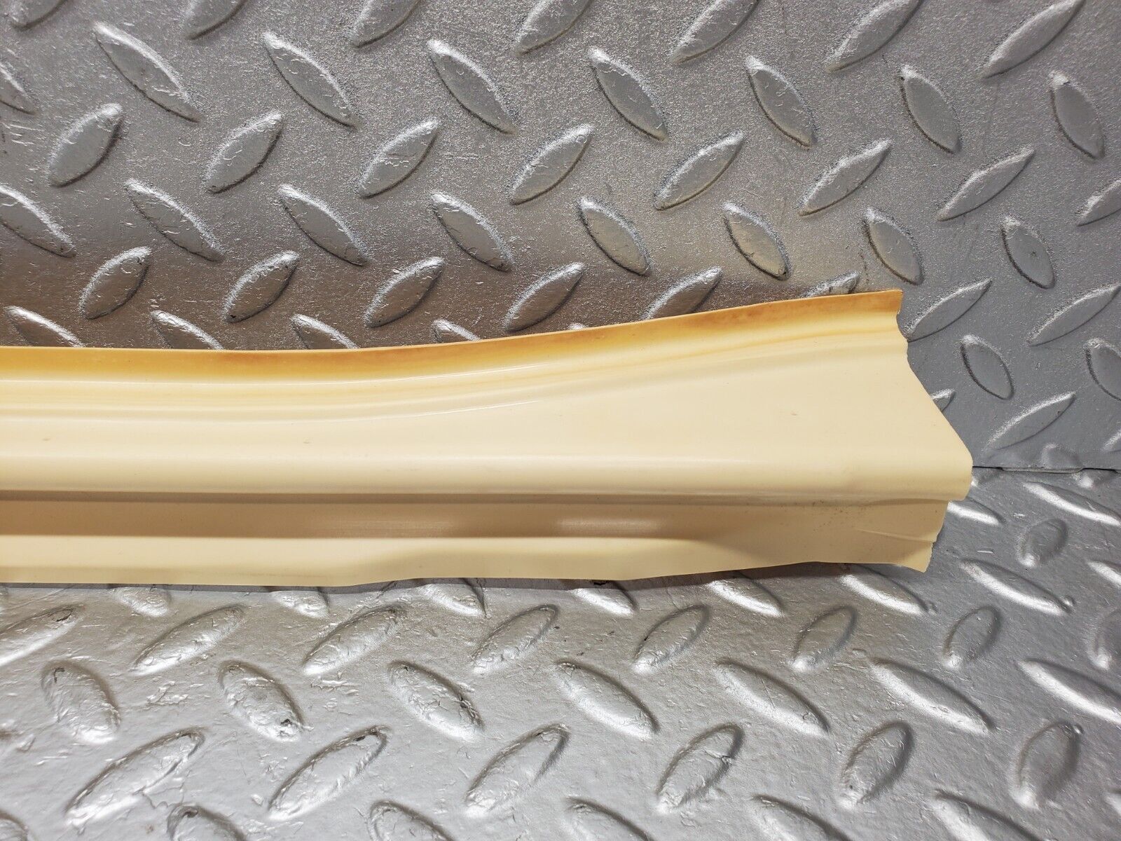 46743 Mercedes-Benz R129 320SL Coupe Left Door Sill Trim Beige 1297270988