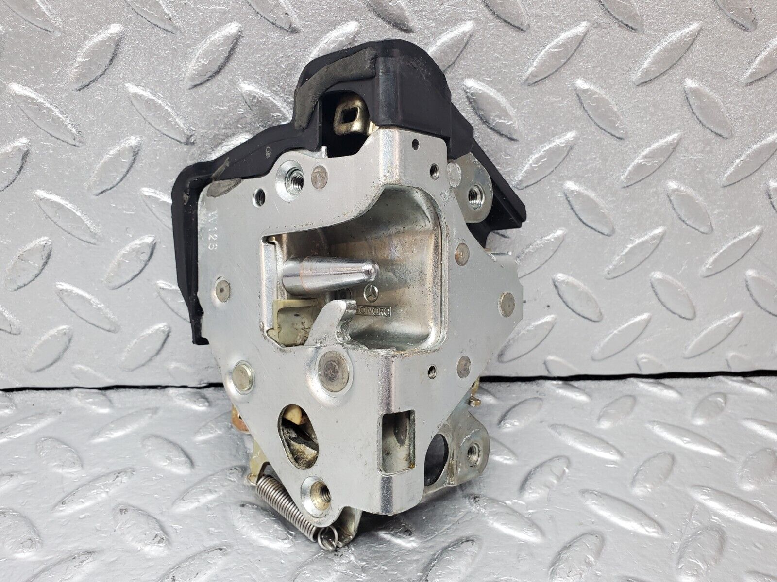 45623 Mercedes-Benz W126 420SE Rear Left Door Lock Mechanism 1237230108