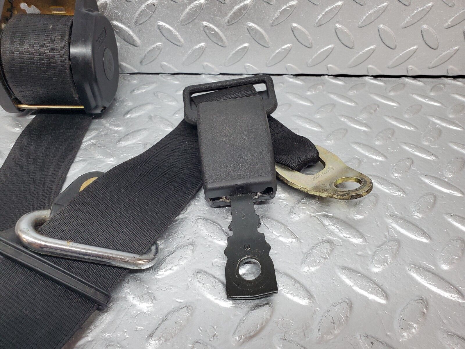 44519 Mercedes-Benz W123 280E Front Right Seat Belt With Buckle 1238602686 1268605069