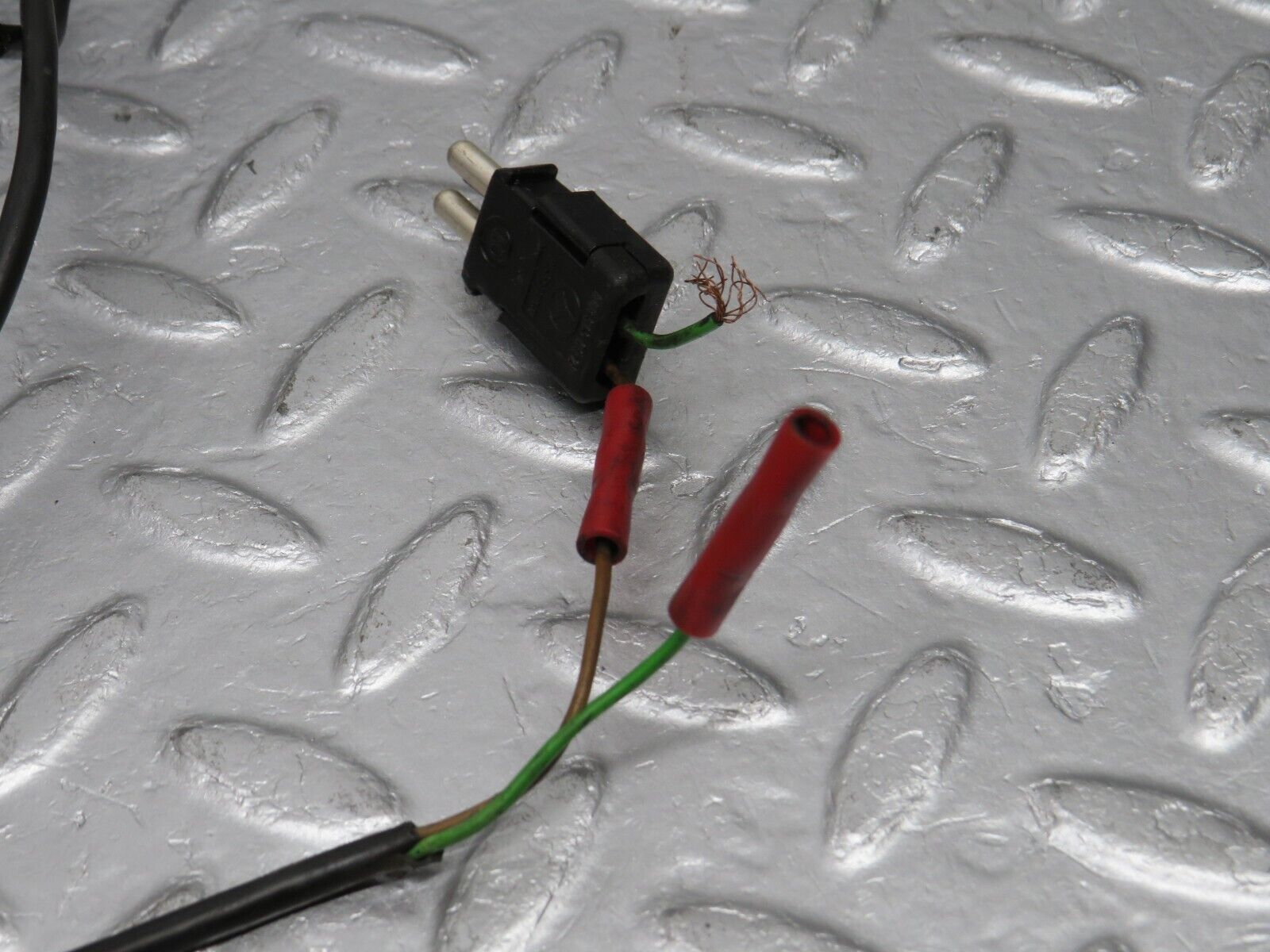 39293 Mercedes-Benz R107 500SL Throttle Body Valve With Sensor 0011406153