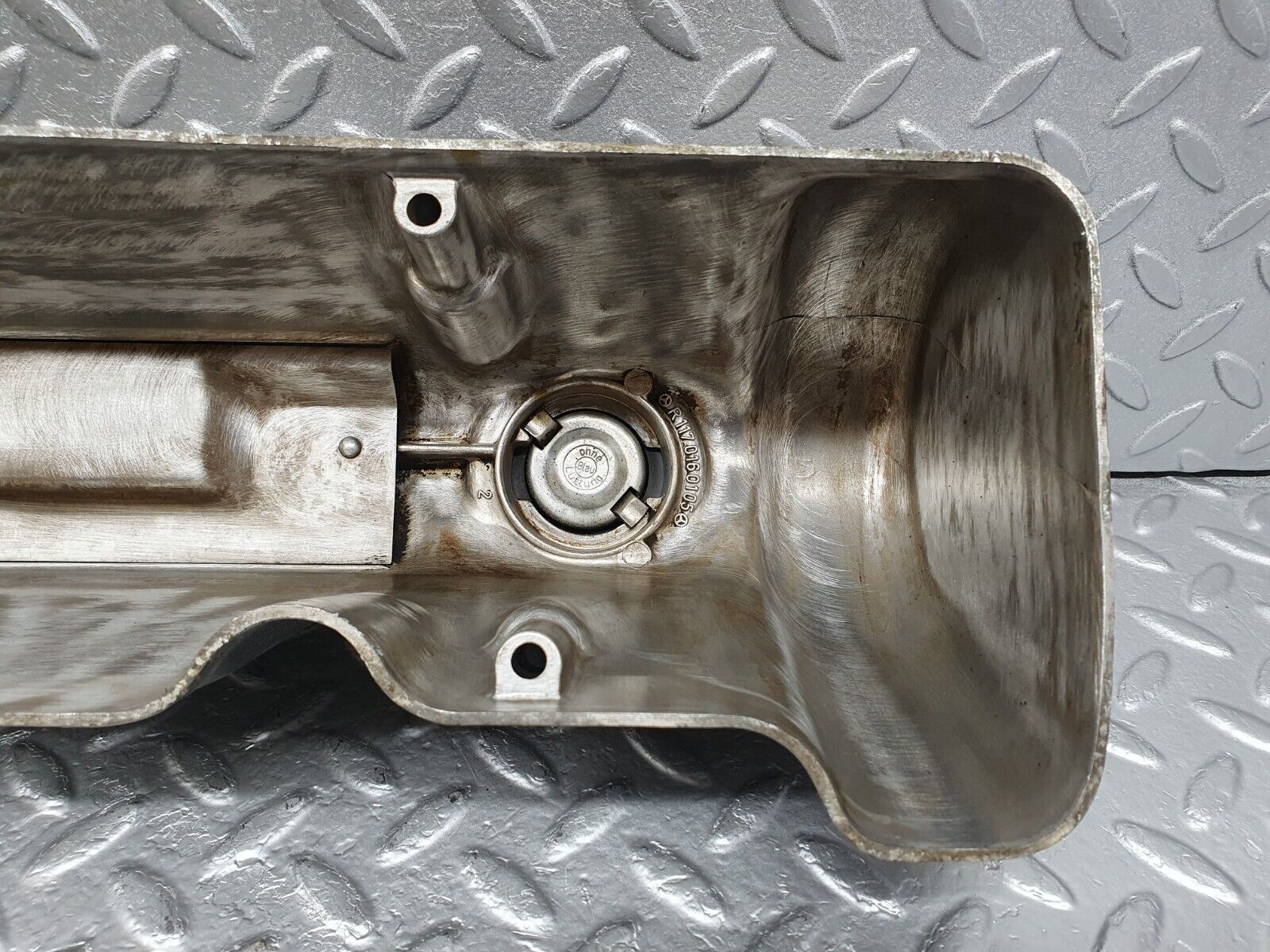 43734 Mercedes-Benz C126 380SEC Coupe Cylinder Head Cover Right 1170160105