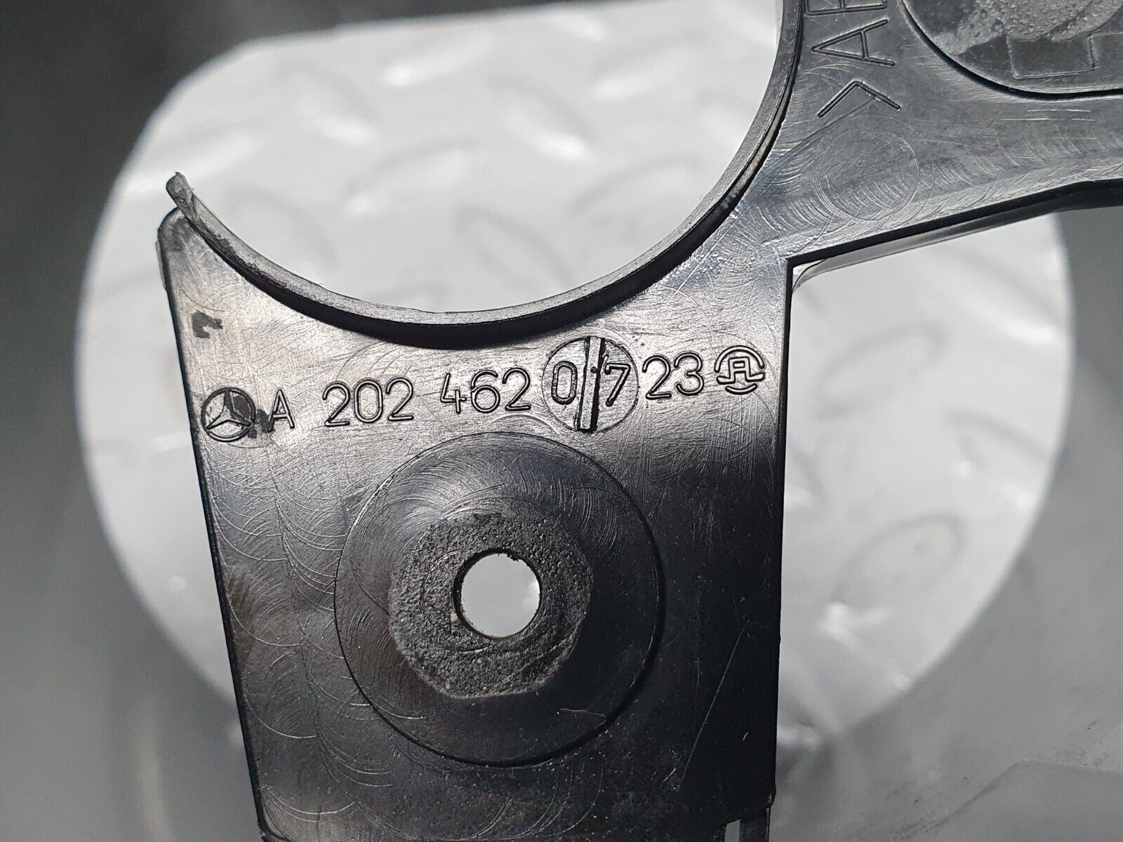 41864 Mercedes-Benz W202 C200 Steering Column Surround Cover 2024620723