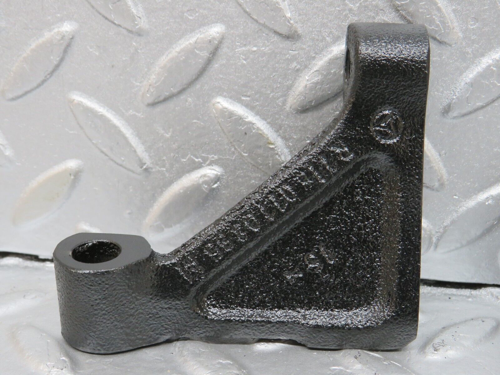 40092 Mercedes-Benz R107 350SL Engine Mount Bracket Pair 1160110995 1160110895