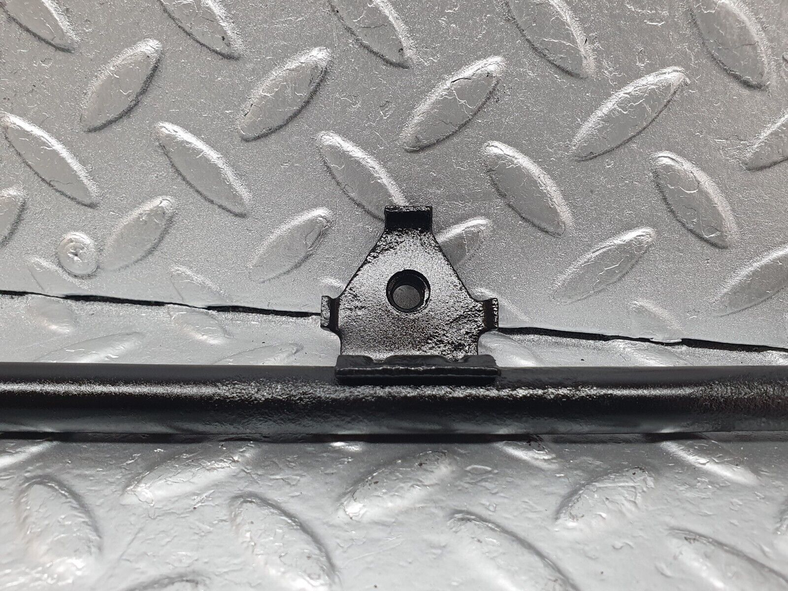 43579 Mercedes-Benz C126 380SEC Coupe Horn Bracket