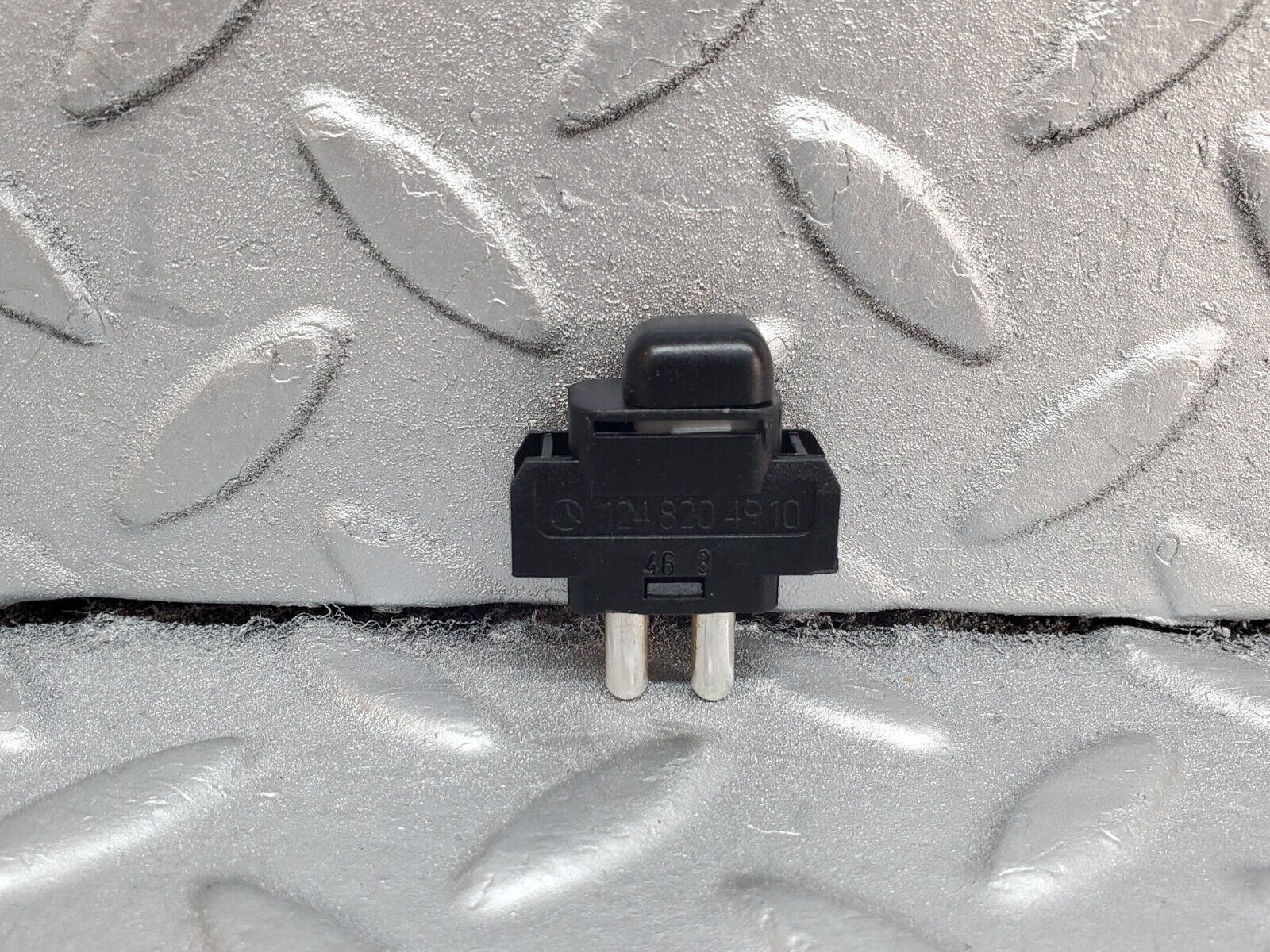 44671 Mercedes-Benz W124 220E Child Lock Control Switch 1248204910