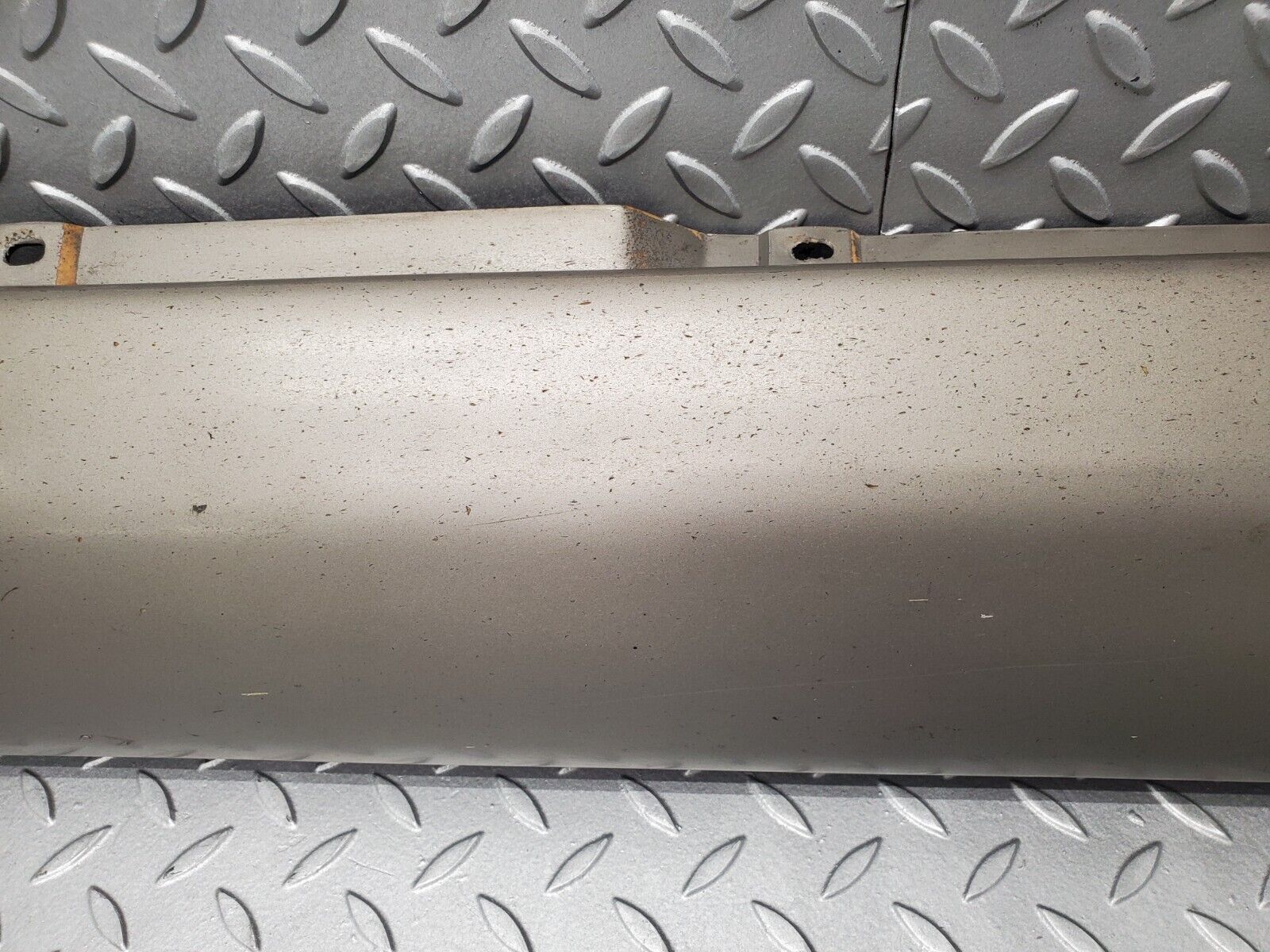 46116 Mercedes-Benz W126 420SE Side Skirt Left 1266904940 1266980130 1266980330