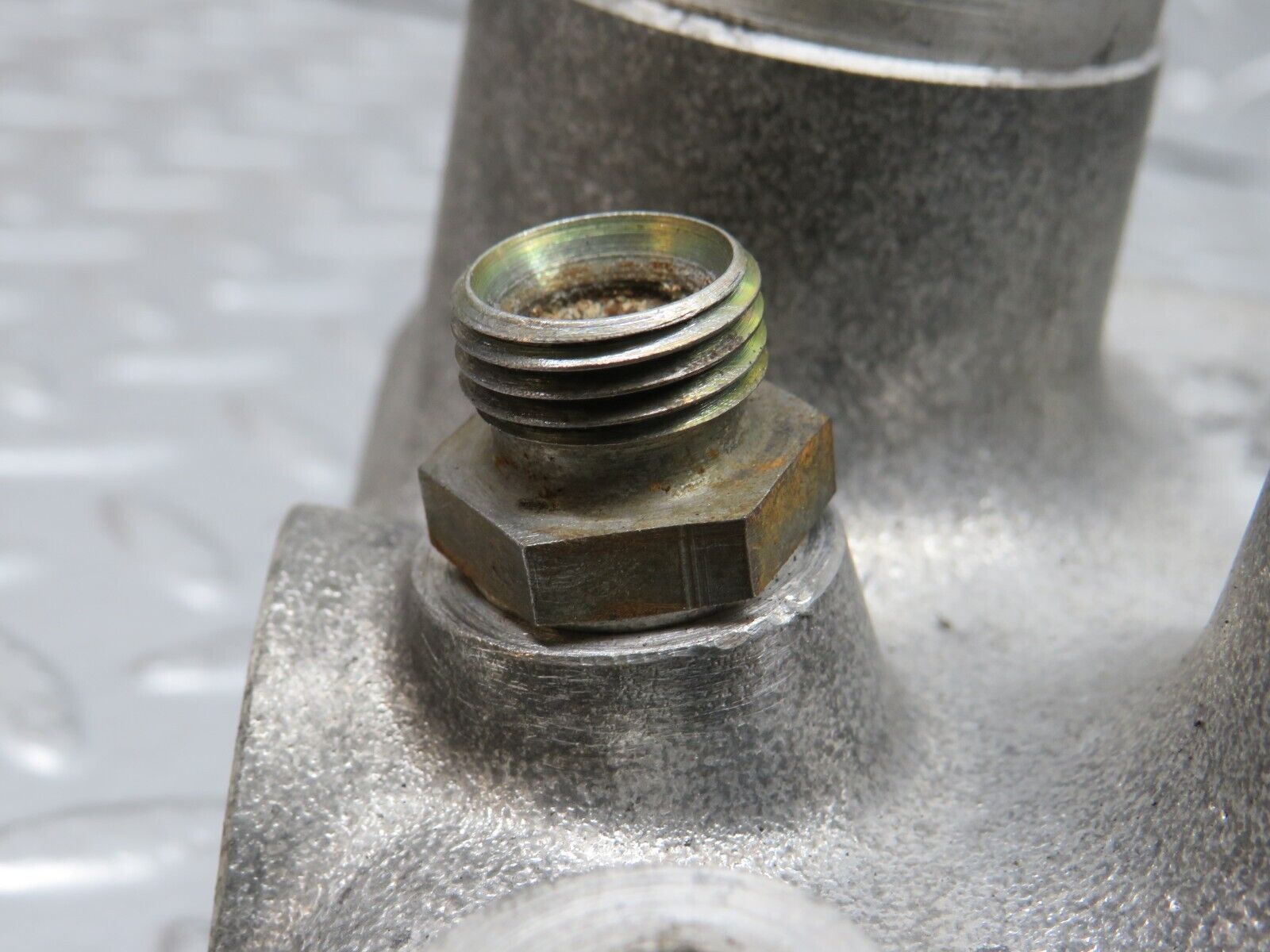 33081 Mercedes-Benz C107 R107 350 V8 Air Intake Manifold 1161412201