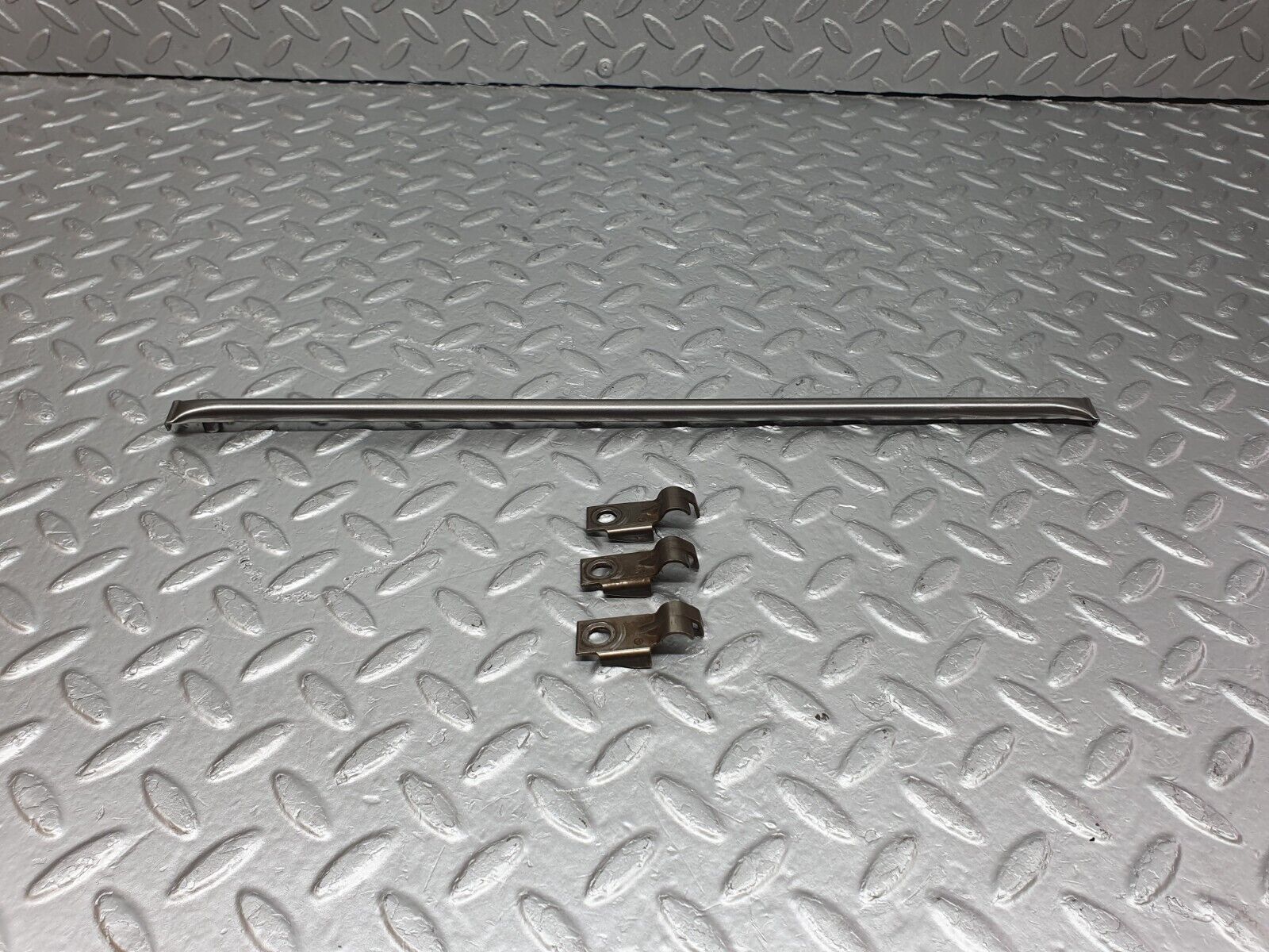 43072 Mercedes-Benz W123 Camshaft Oil Tube