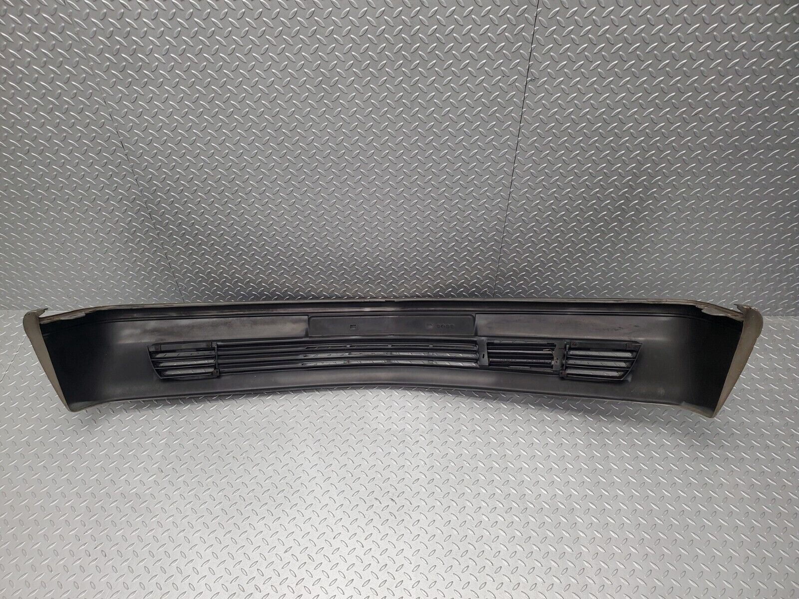 46099 Mercedes-Benz W126 420SE Front Bumper 1268802440 1268800205