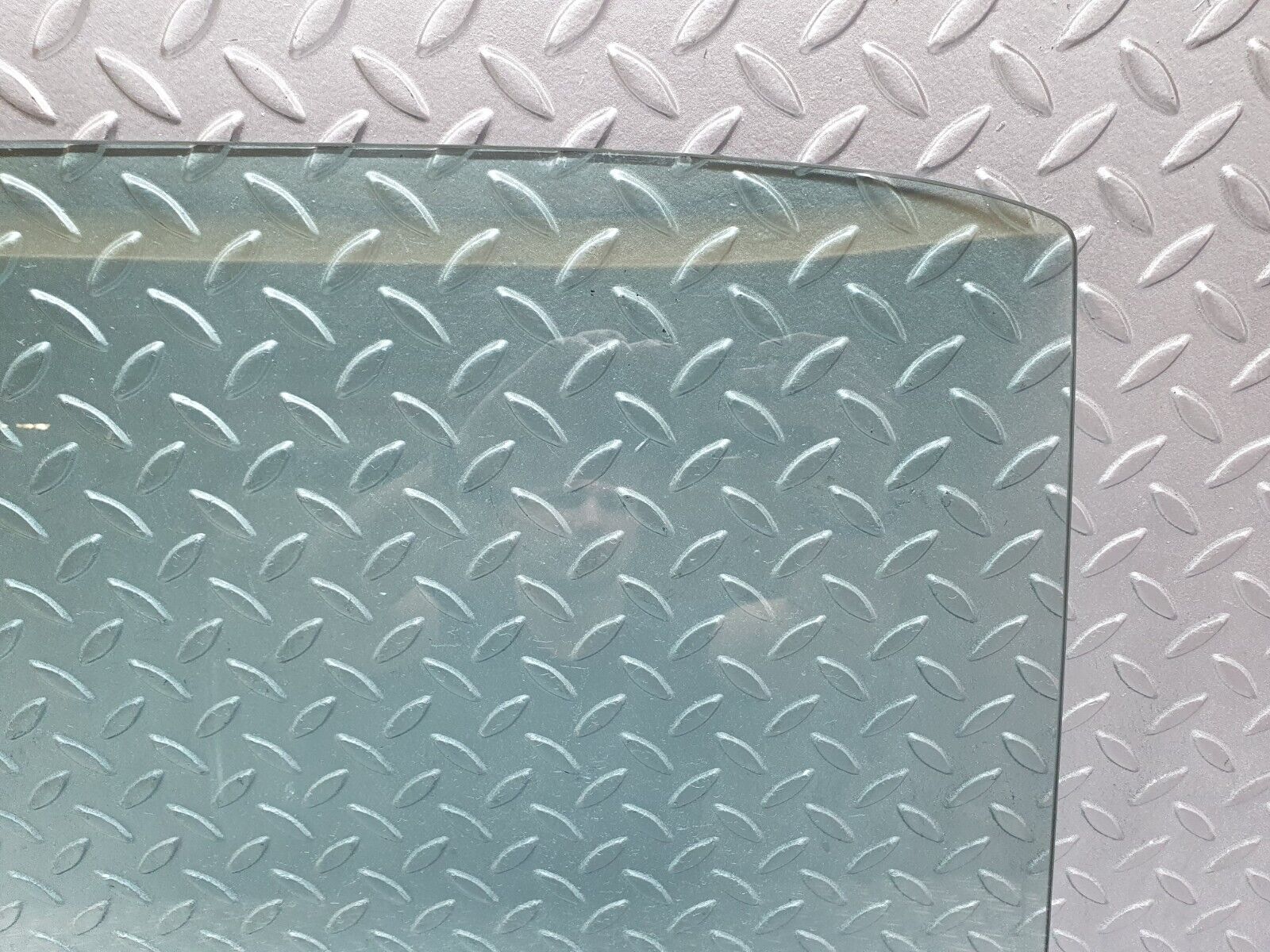 43220 Mercedes-Benz W108 280SE Rear Left Door Window Glass