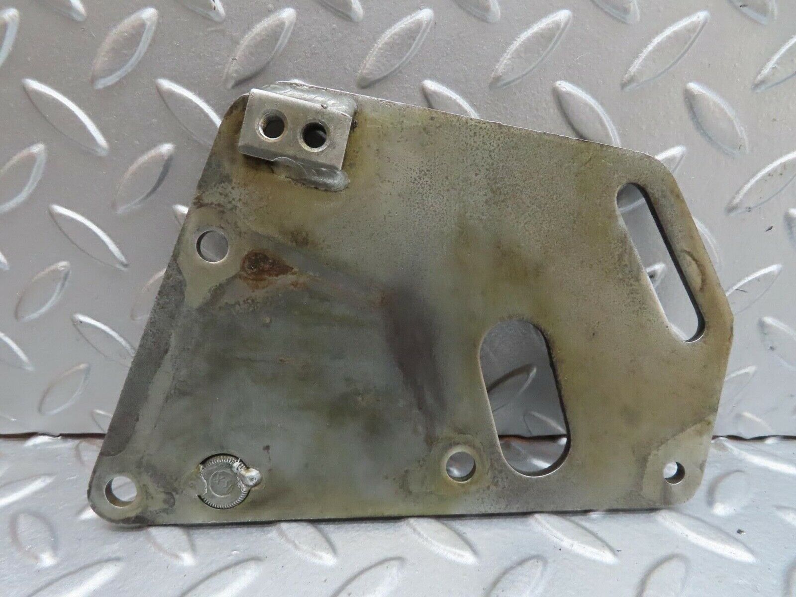 13718 Mercedes-Benz R107 450SL Power Steering Pump Bracket