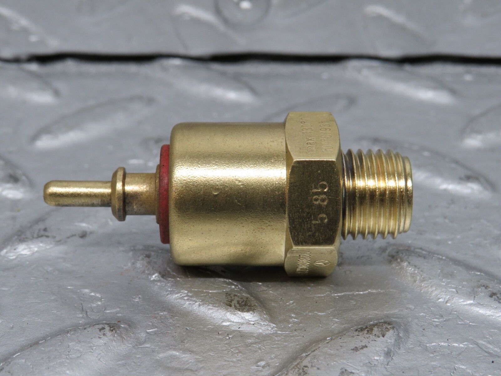 39264 Mercedes-Benz R107 500SL Temperature Sensor VDO 0280130218