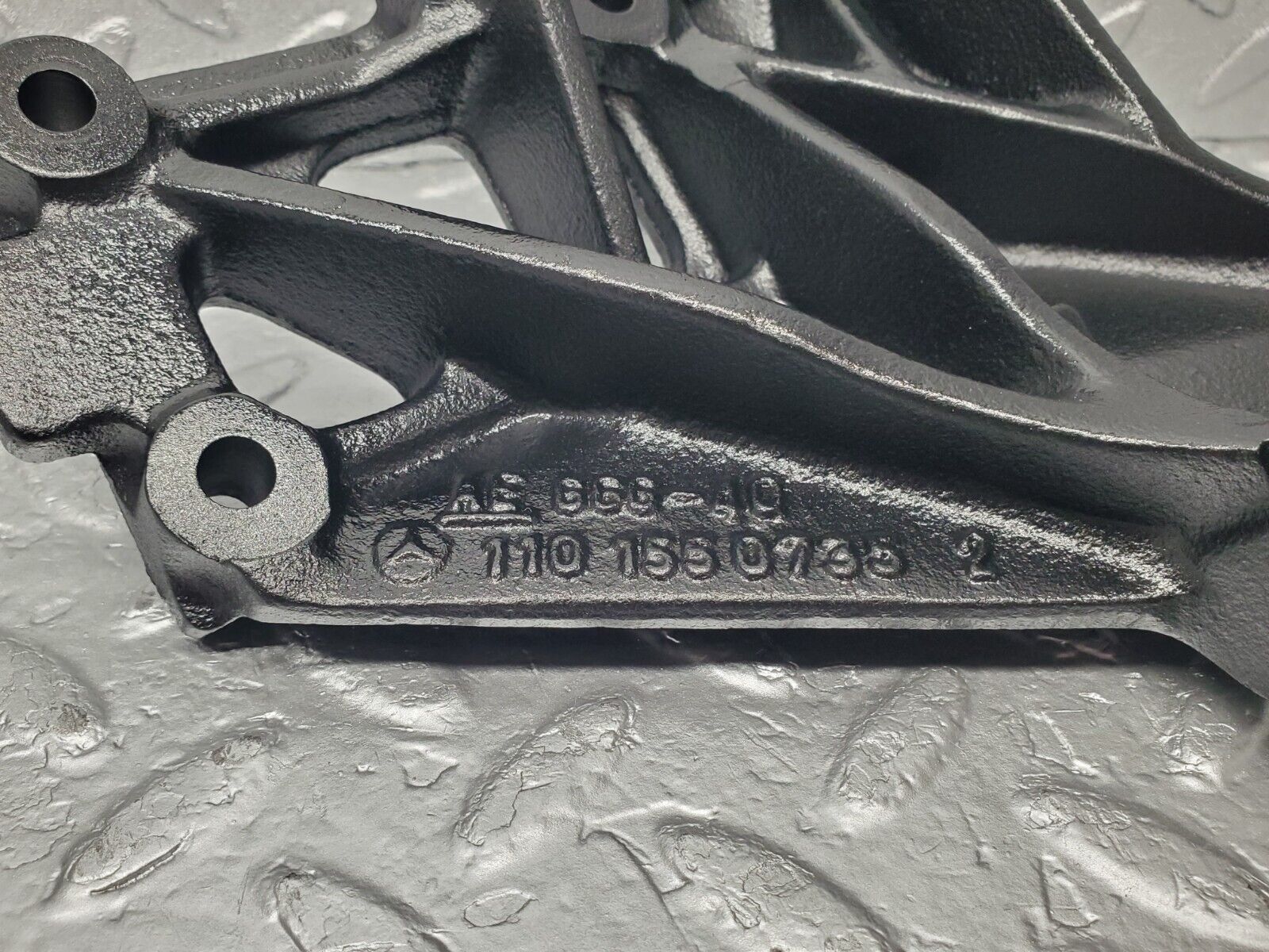 46637 Mercedes-Benz C123 280CE Coupe Alternator Generator Bracket 1101550735