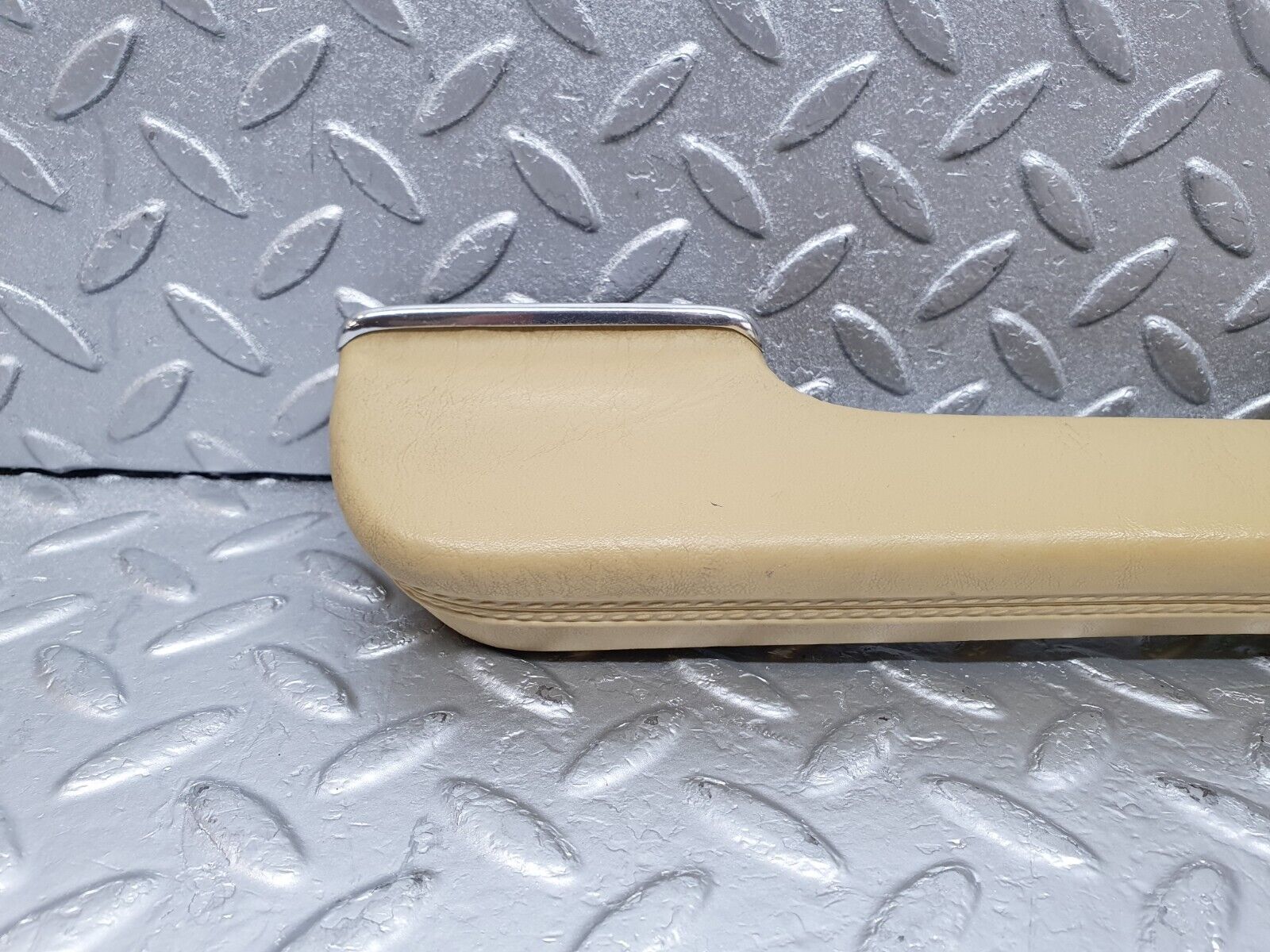 43890 Mercedes-Benz C123 230CE Coupe Front Left Interior Door Handle Beige 1239701701