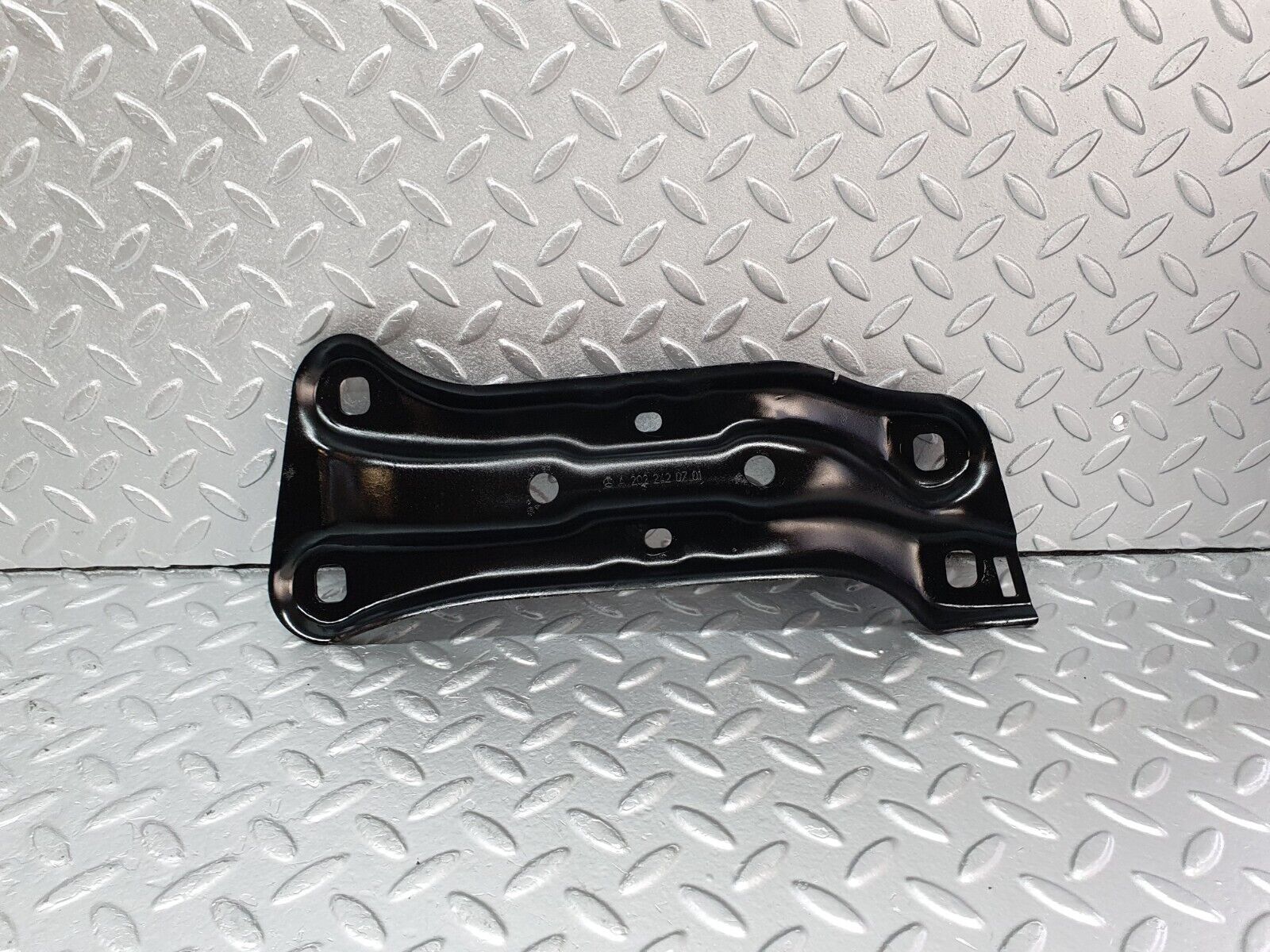 41950 Mercedes-Benz W202 C200 Gearbox Mount Bracket 2022420701