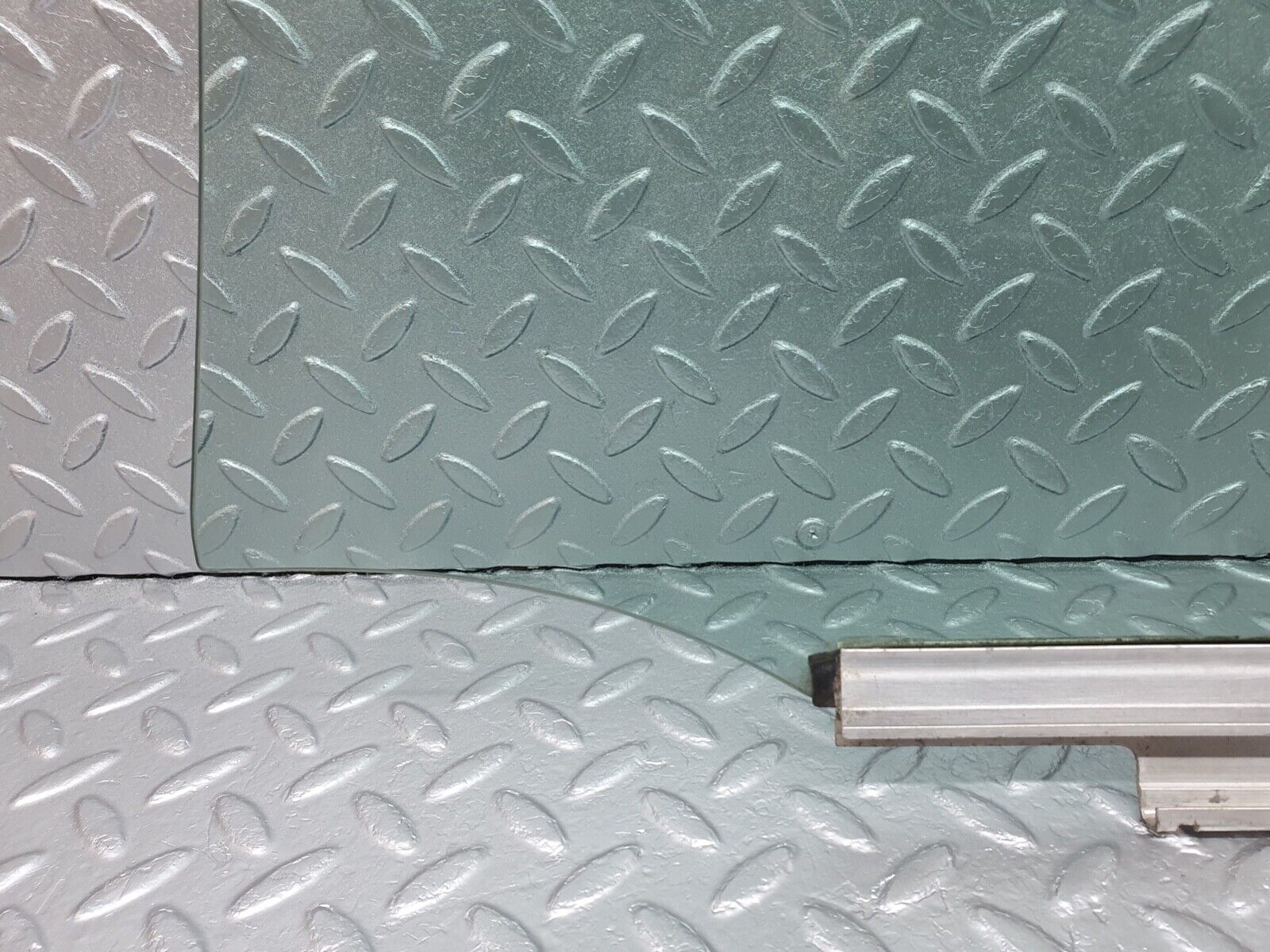 41991 Mercedes-Benz W202 C200 Rear Left Door Window Glass