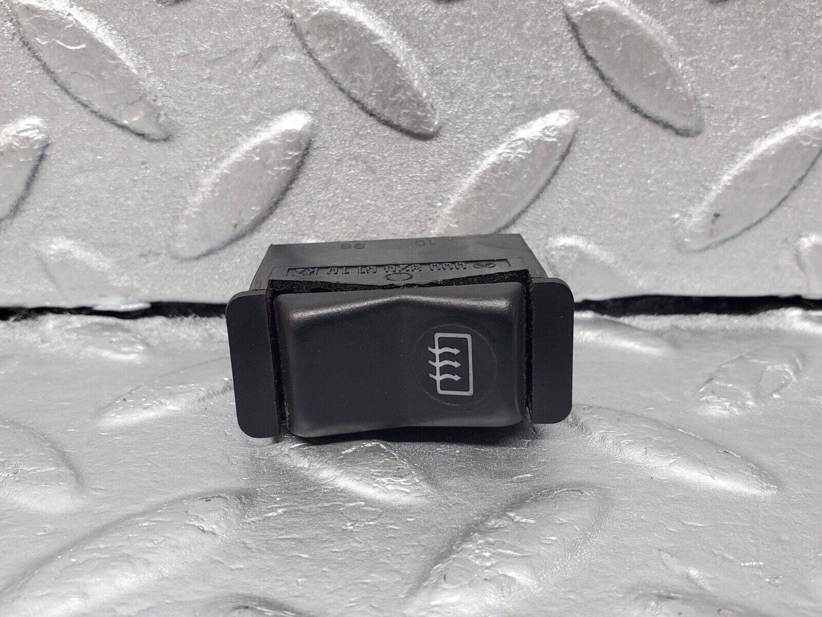 45656 Mercedes-Benz W126 420SE Rear Windscreen Defroster Switch 0008206110