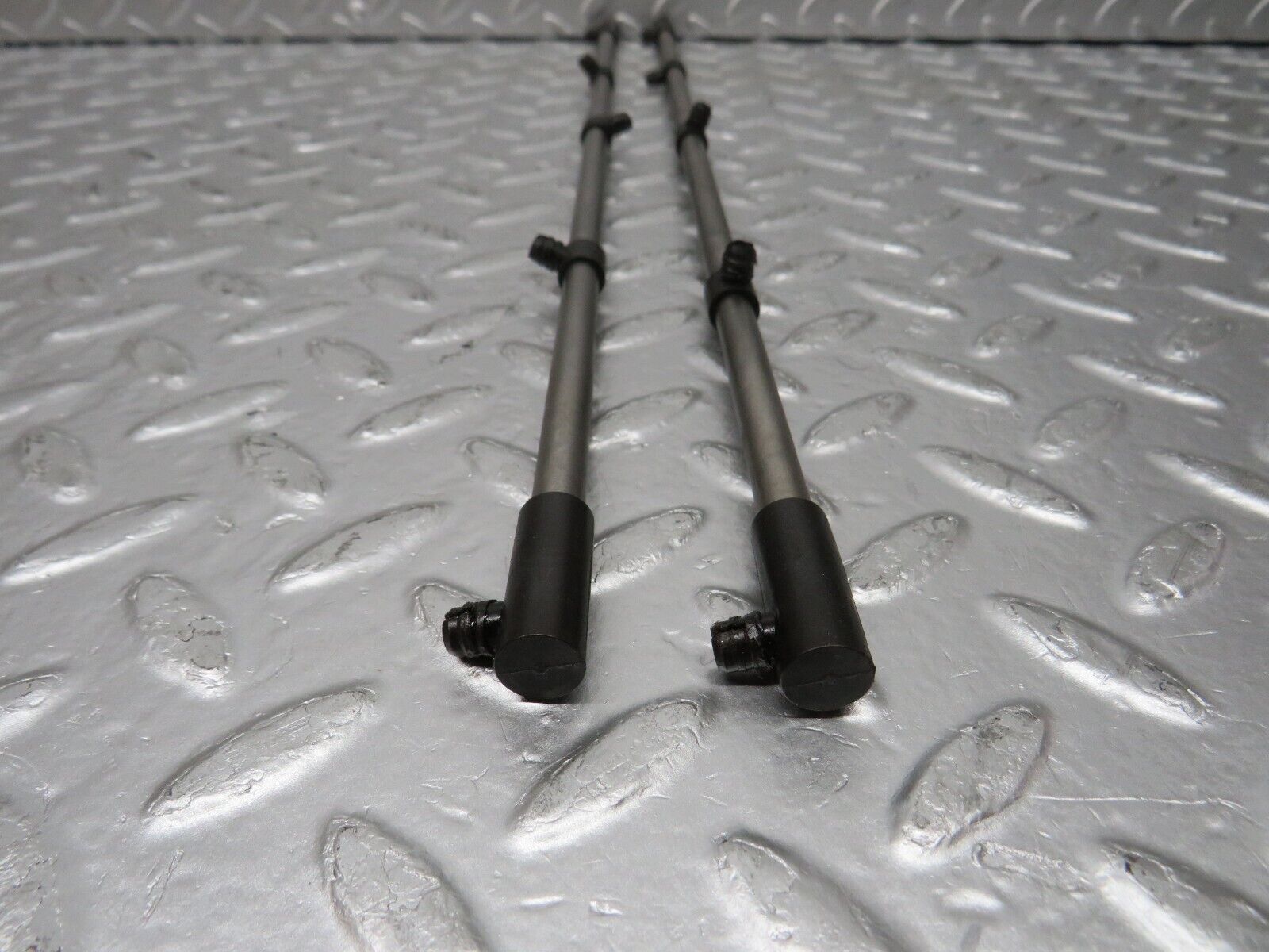 33025 Mercedes-Benz C107 R107 350 V8 Camshaft Oil Tube