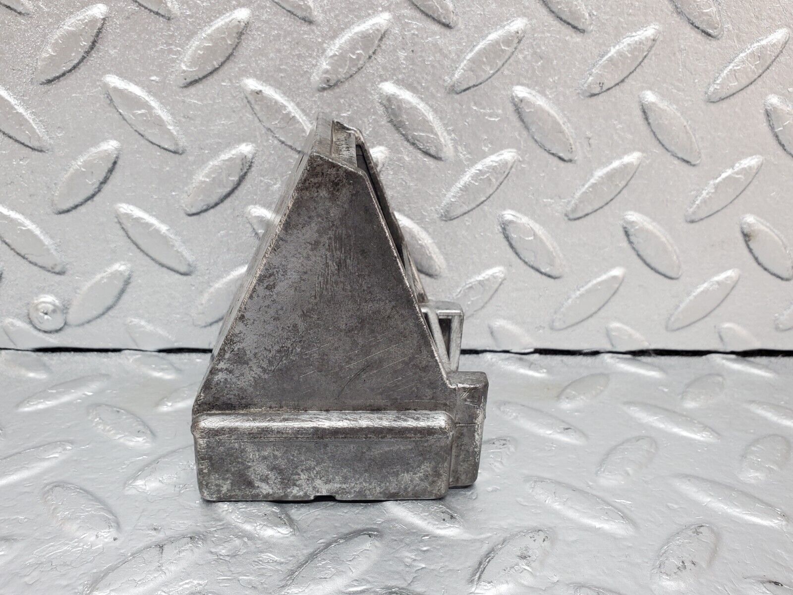 44818 Mercedes-Benz W124 220E Ignition Coil Bracket 1111580140