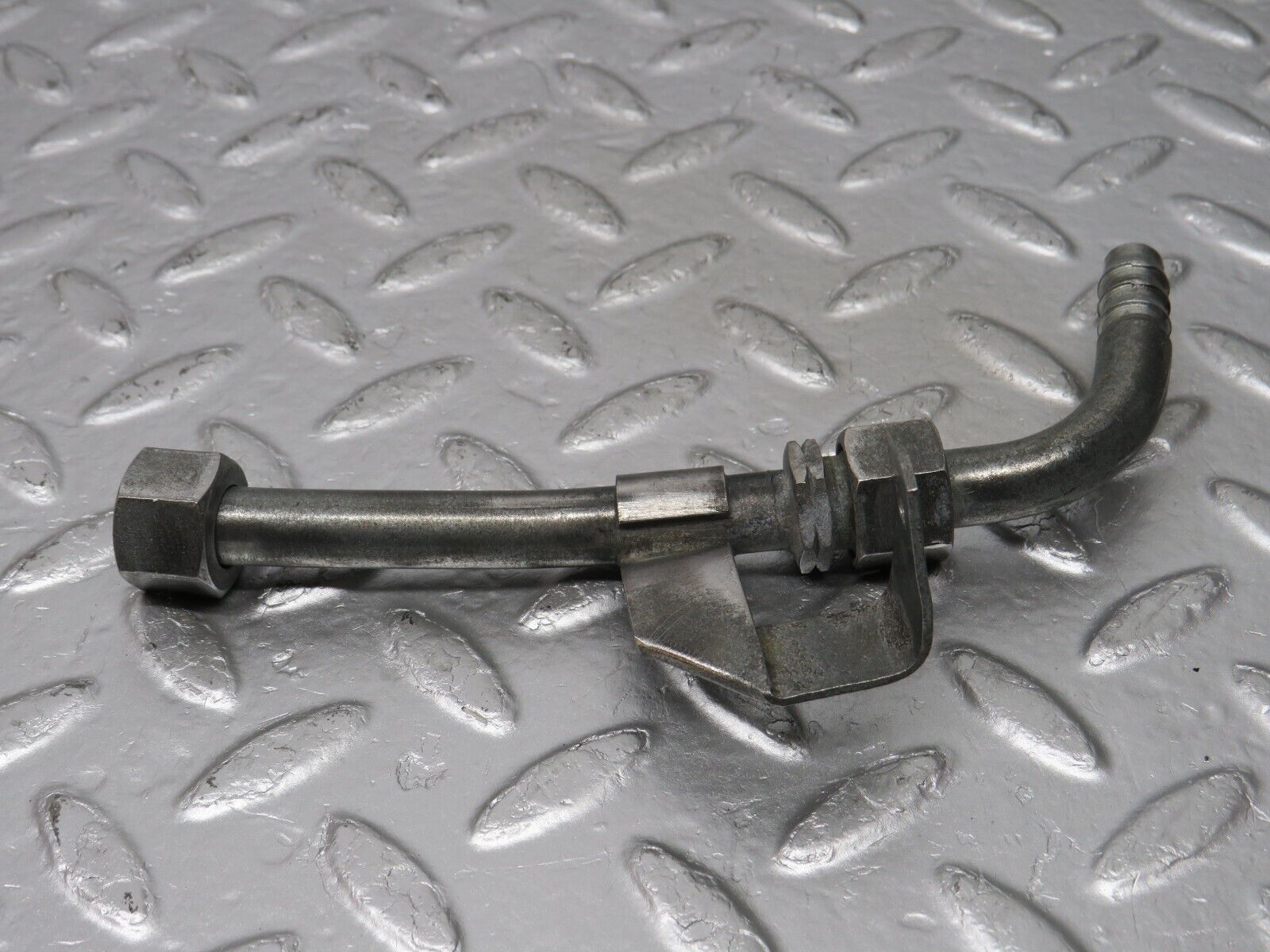 33071 Mercedes-Benz C107 R107 350 V8 Oil Hose Pipe