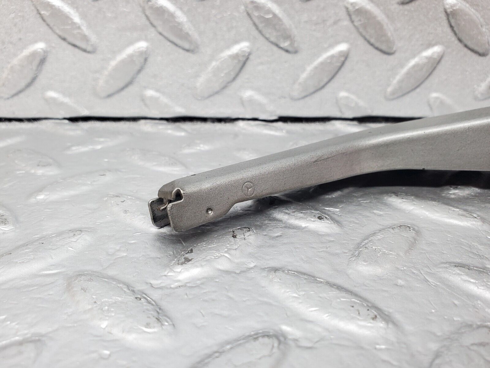 45818 Mercedes-Benz W126 420SE Headlight Wiper Arm Bosch Left Side