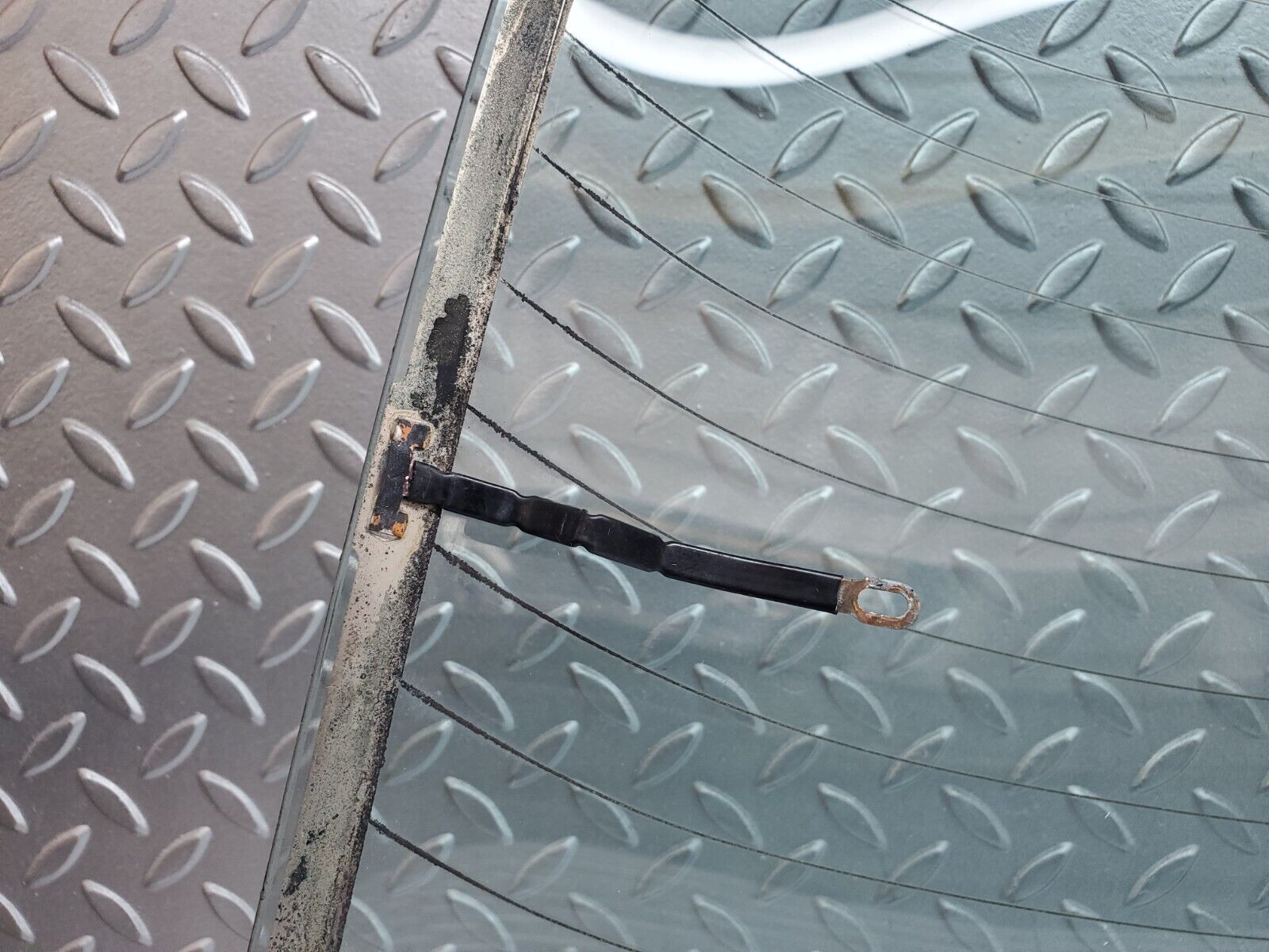 44368 Mercedes-Benz W123 280E Rear Heated Windscreen Glass