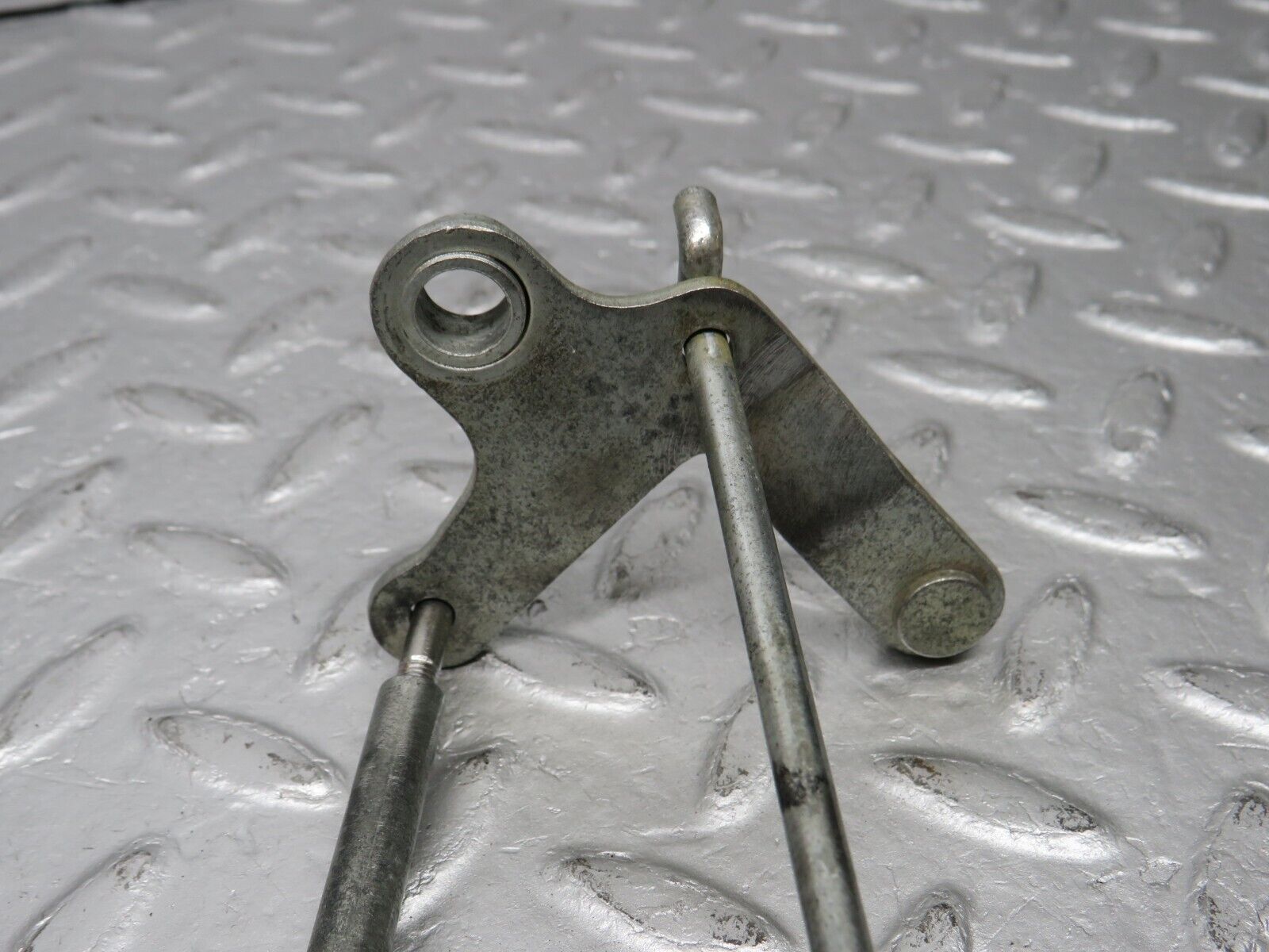 39186 Mercedes-Benz R107 500SL Accelerator Linkage