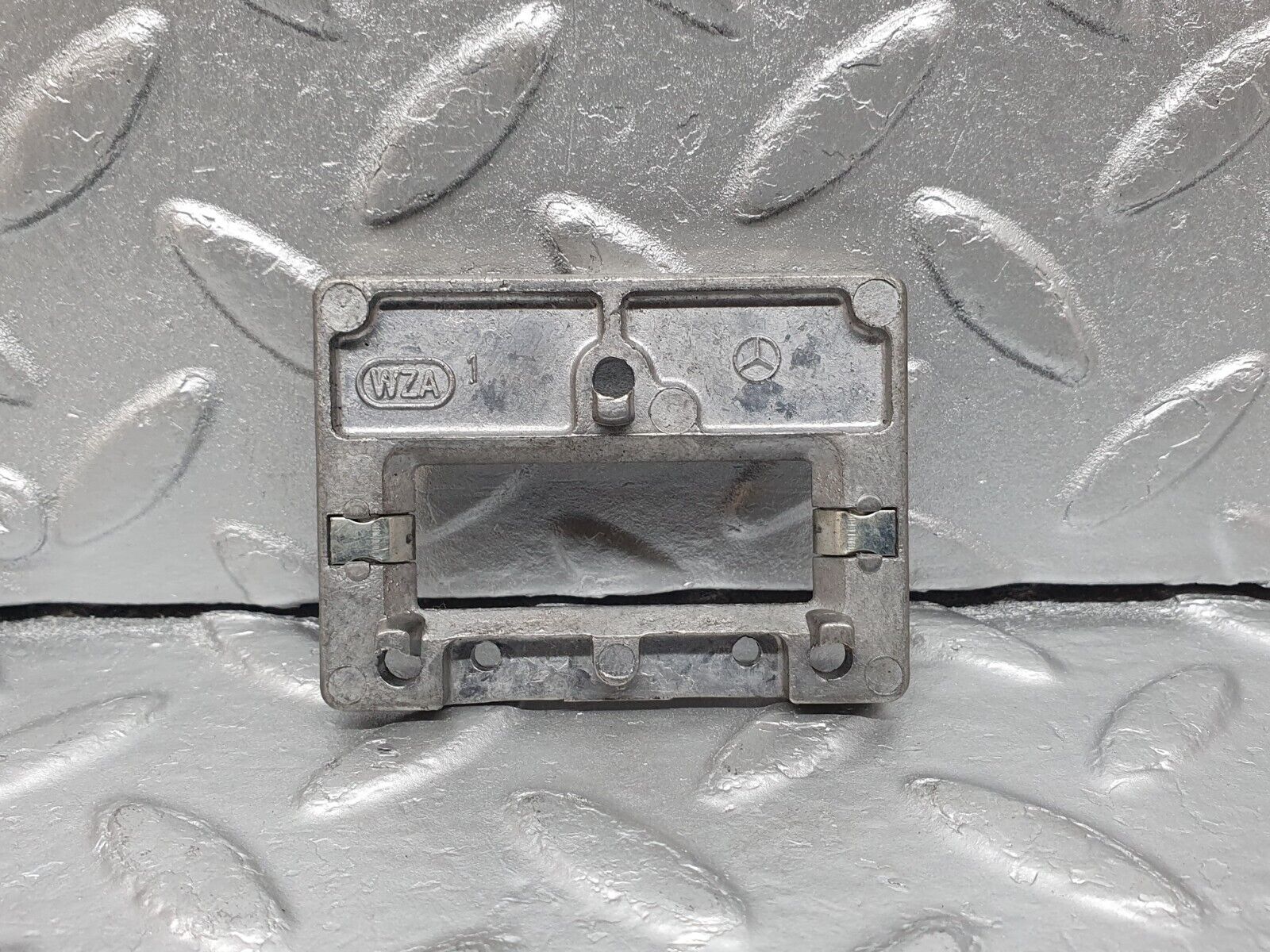 41667 Mercedes-Benz W124 200E Rear View Mirror Bracket