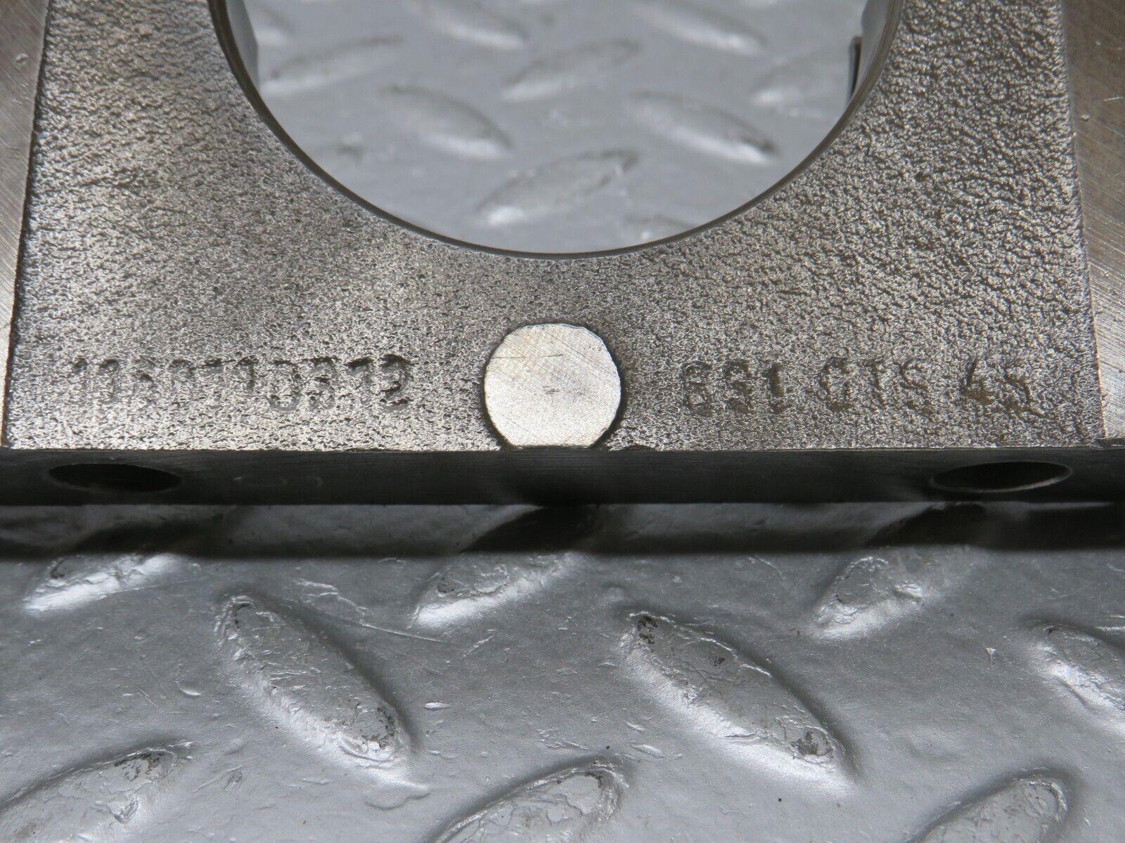 32870 Mercedes-Benz C107 R107 350 V8 Crankshaft Bearing Block 1160110312