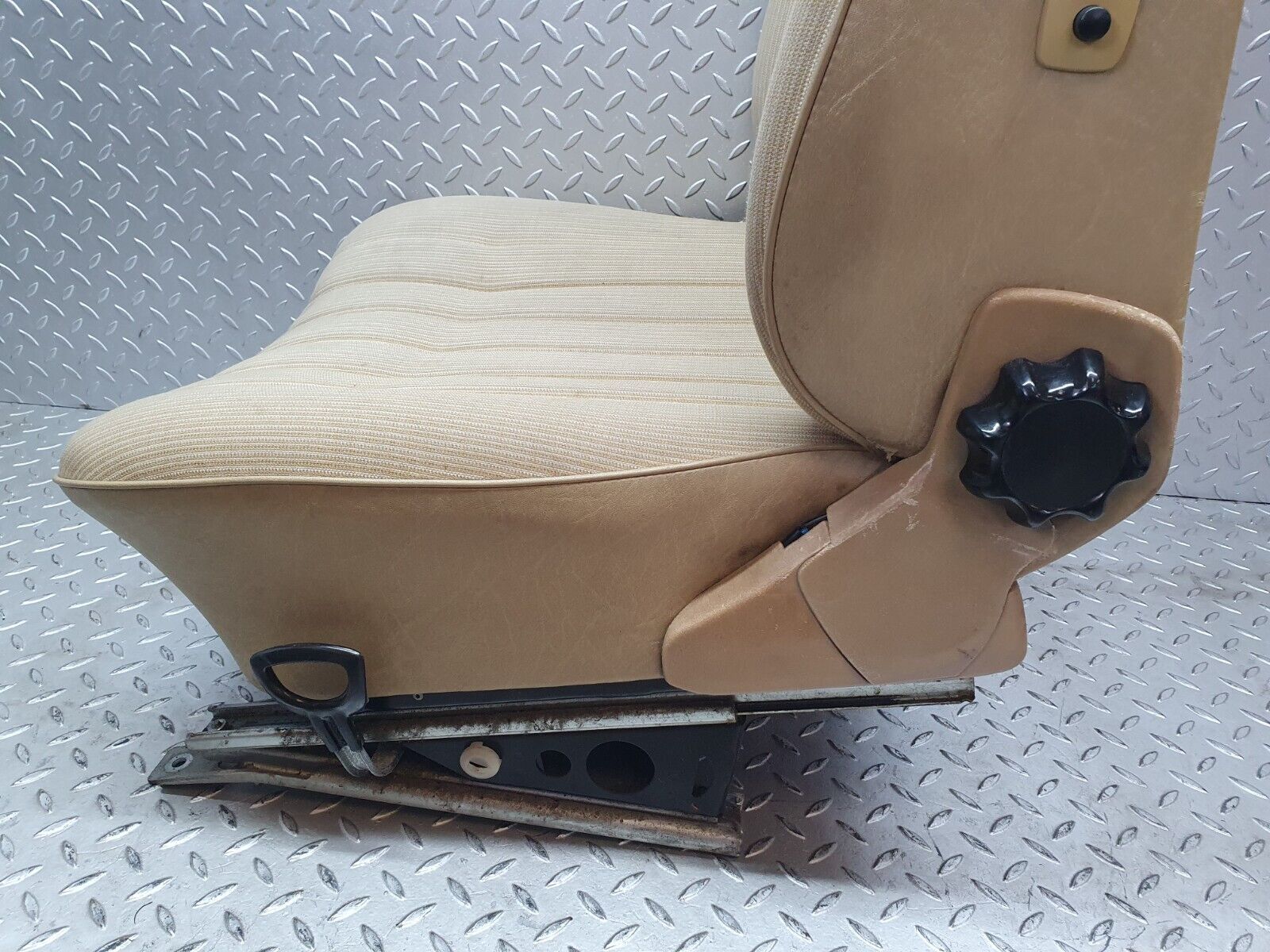 44053 Mercedes-Benz C123 230CE Coupe Front Left Seat Beige 1239104150