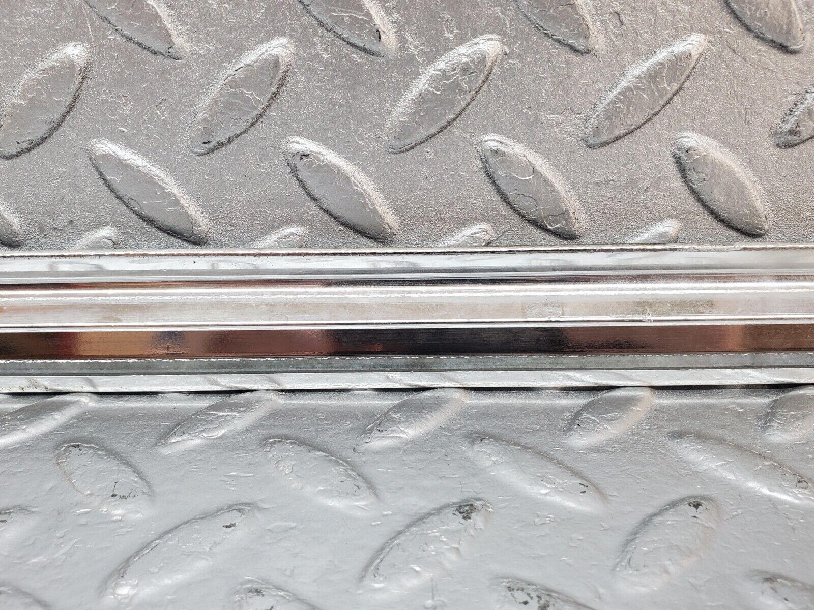 45810 Mercedes-Benz W126 420SE Rear Right Door Chrome Moulding Trim