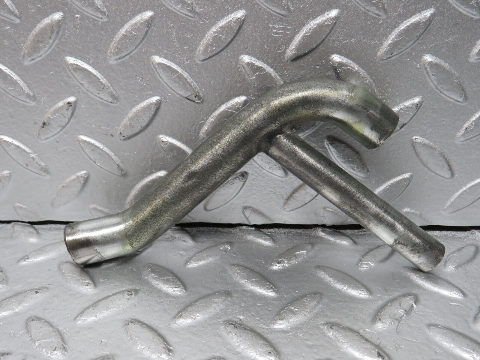 33072 Mercedes-Benz C107 R107 350 V8 Air Intake Pipe