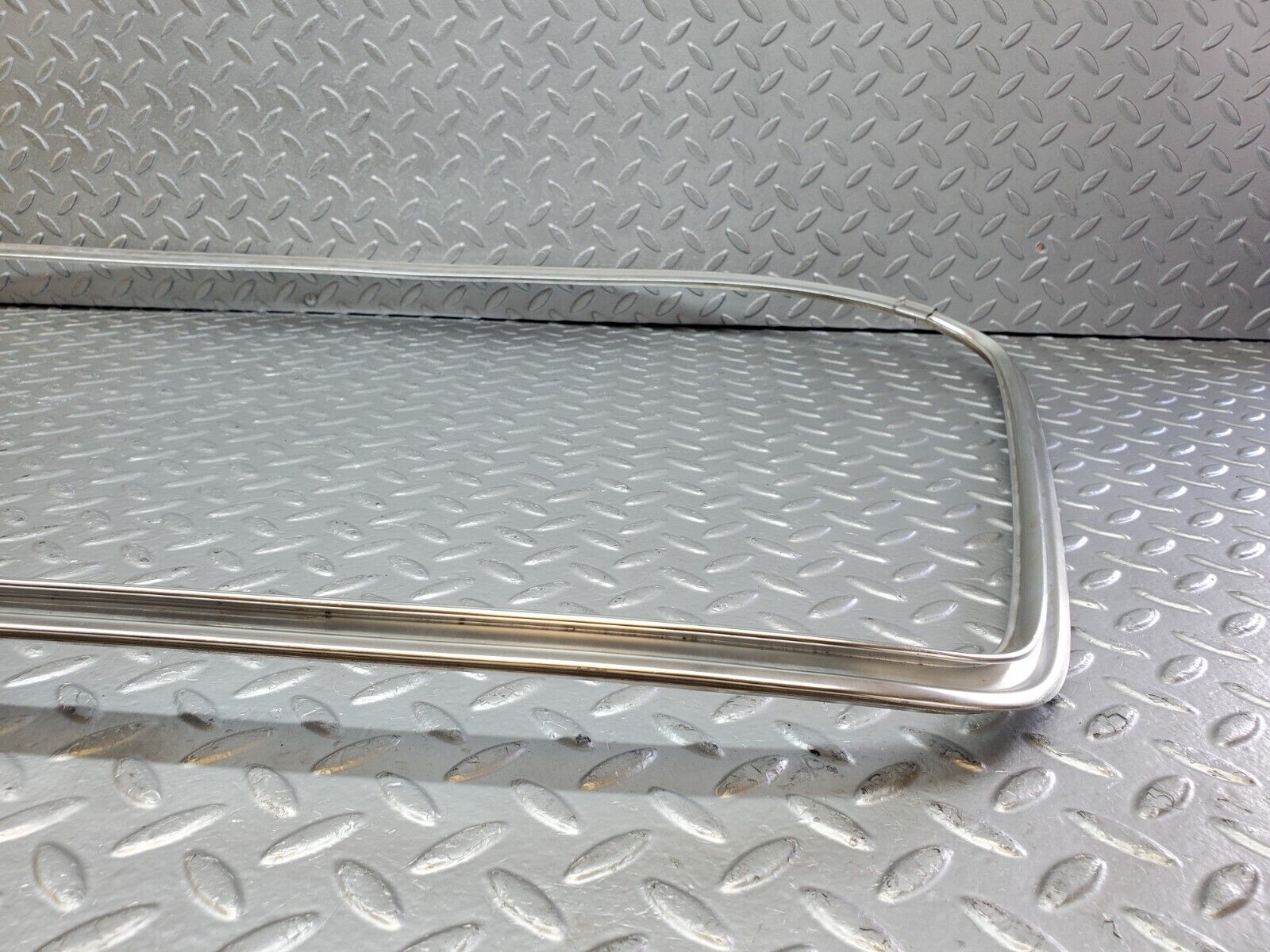 44410 Mercedes-Benz W123 280E Rear Windscreen Chrome Frame
