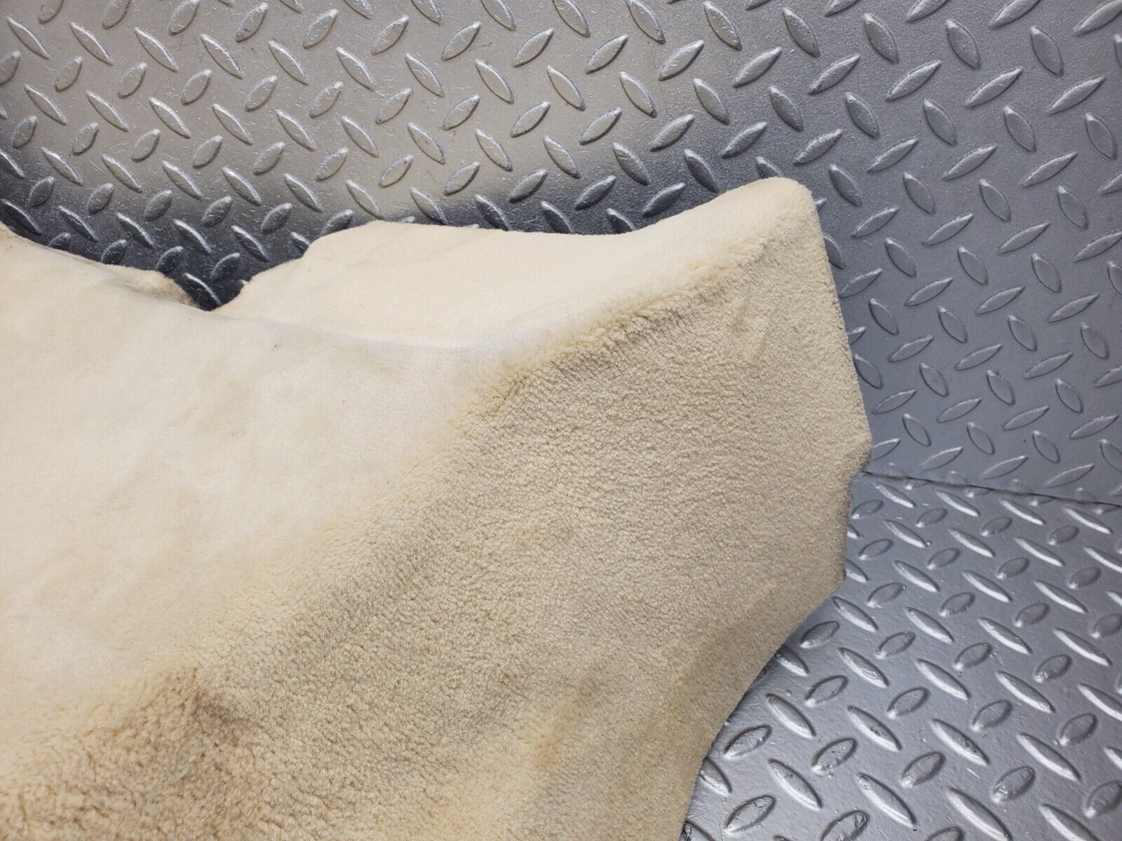 46985 Mercedes-Benz R129 320SL Coupe Rear Right Wall Carpet Beige