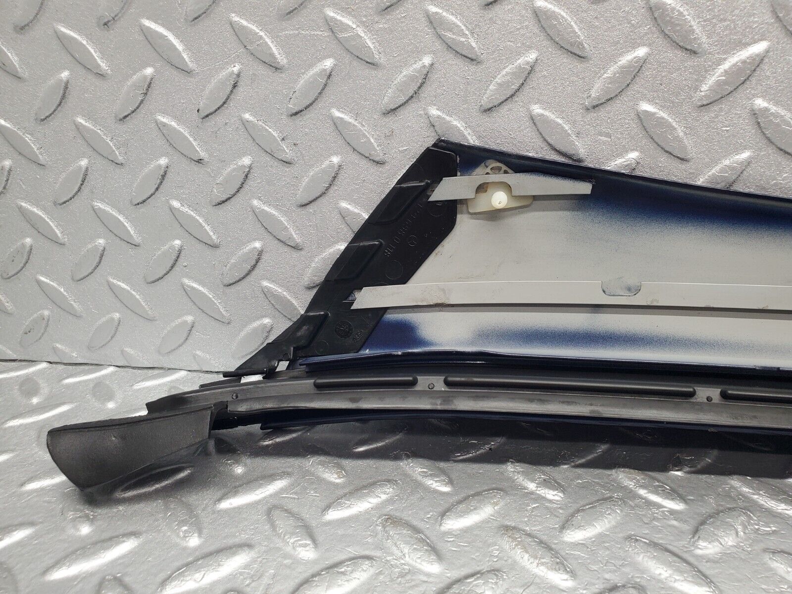 46758 Mercedes-Benz R129 320SL Coupe A Pillar Exterior Trim Left 1296980118 1296980198