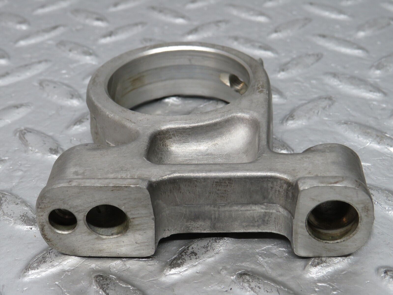 32797 Mercedes-Benz C107 R107 350 V8 Camshaft Tower Bearing 1160512112