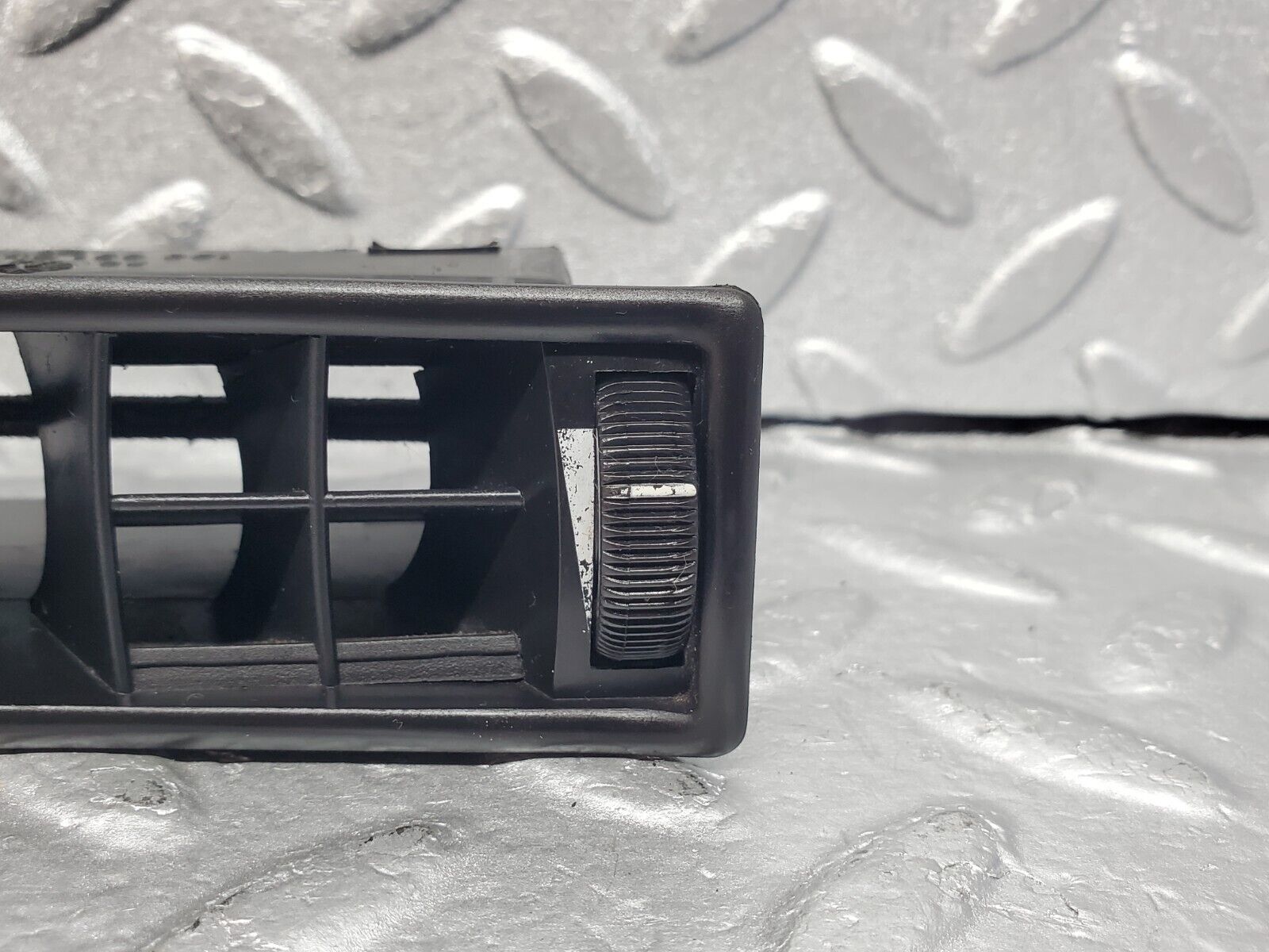 45962 Mercedes-Benz W126 420SE Dashboard Air Vent Right Side 1268310842