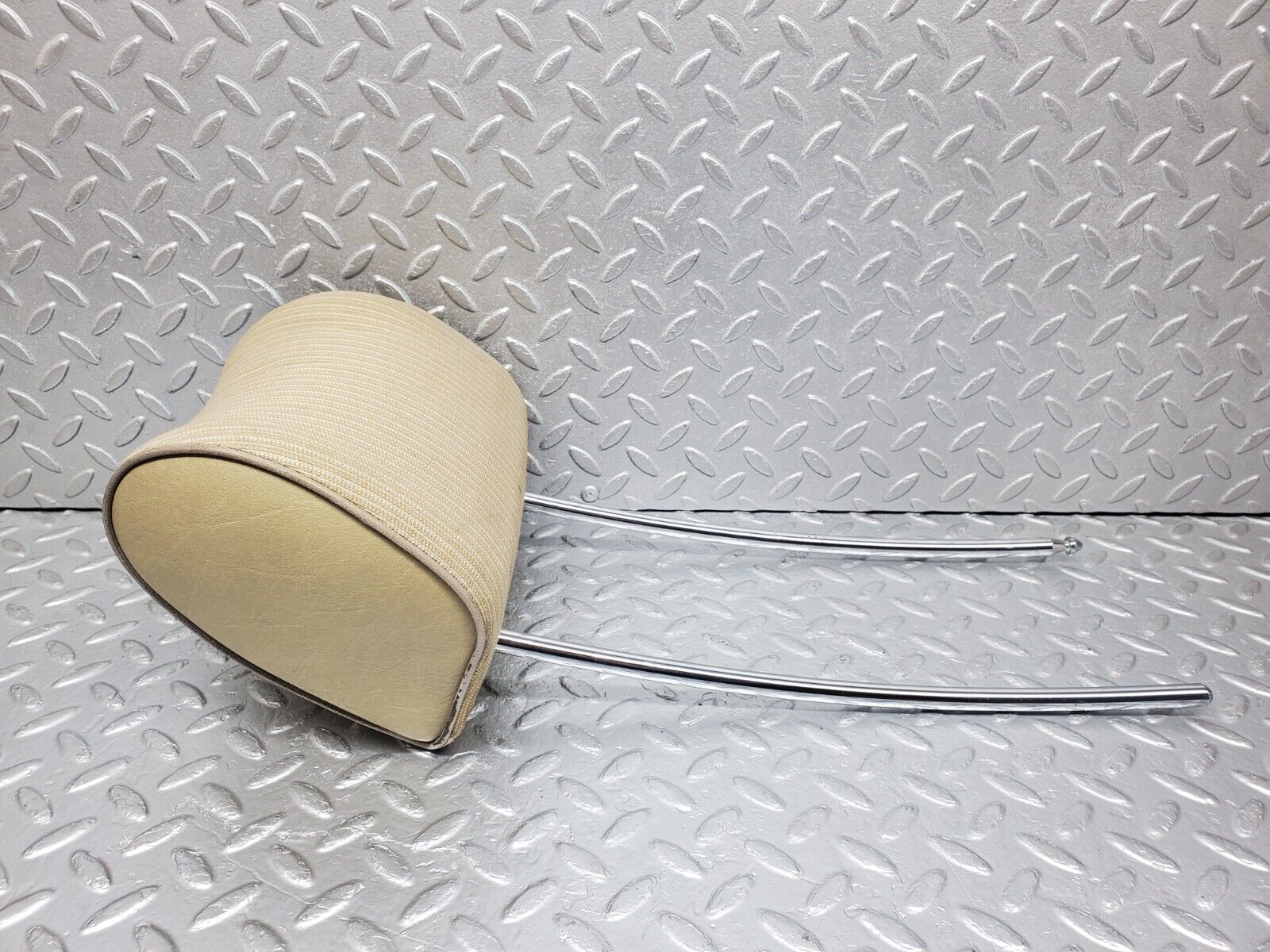 44331 Mercedes-Benz W123 280E Front Seat Headrest