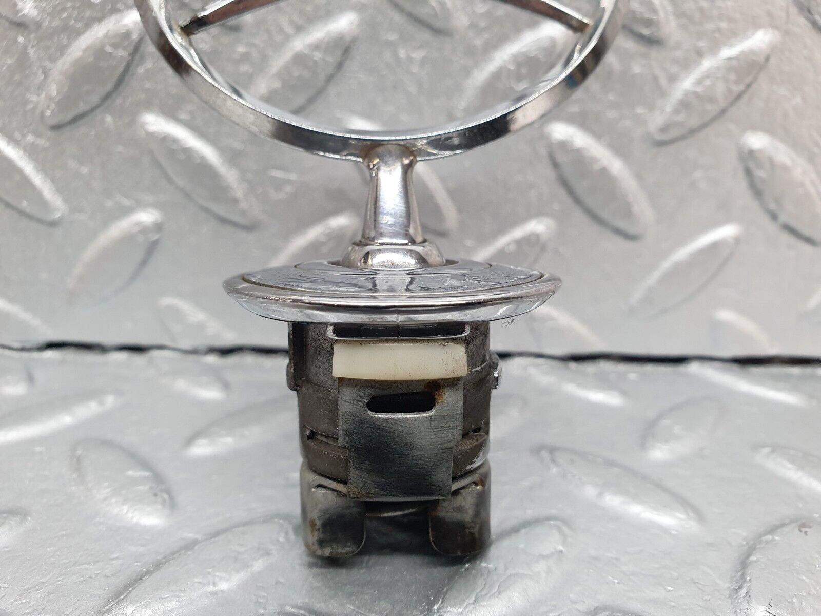 42041 Mercedes-Benz W202 C200 Front Badge Emblem