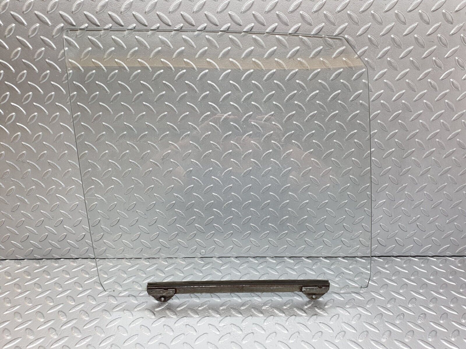 43218 Mercedes-Benz W108 280SE Front Right Door Window Glass