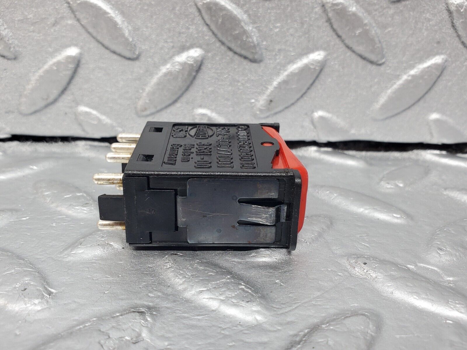 45664 Mercedes-Benz W126 420SE Hazard Warning Light Switch 0008209010