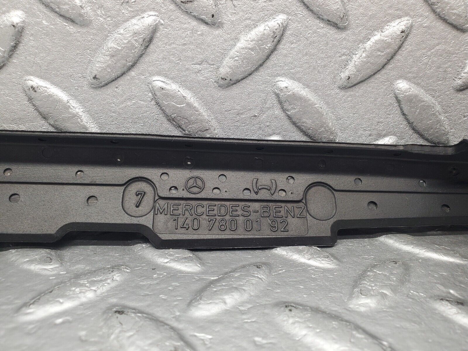 46148 Mercedes-Benz W124 Sunroof Rubber Cover 1407800292 1407800192