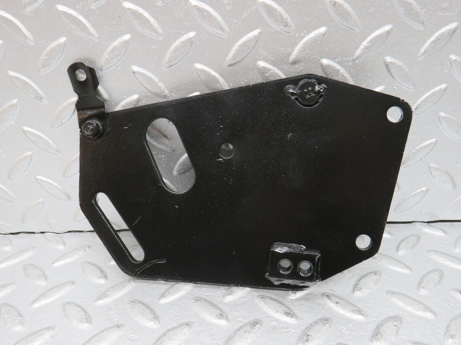 32786 Mercedes-Benz C107 R107 350 V8 Power Steering Pump Bracket