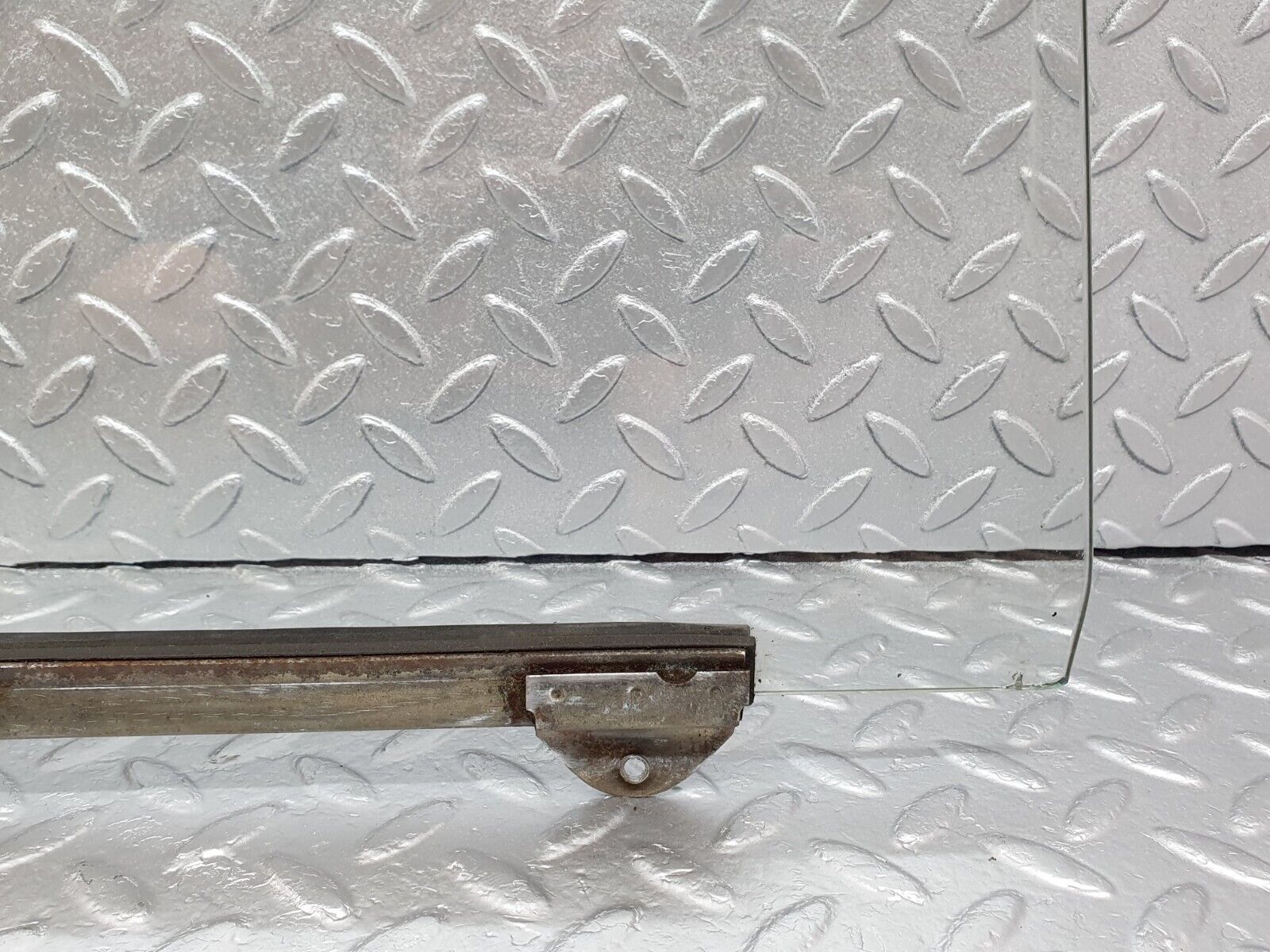 43218 Mercedes-Benz W108 280SE Front Right Door Window Glass