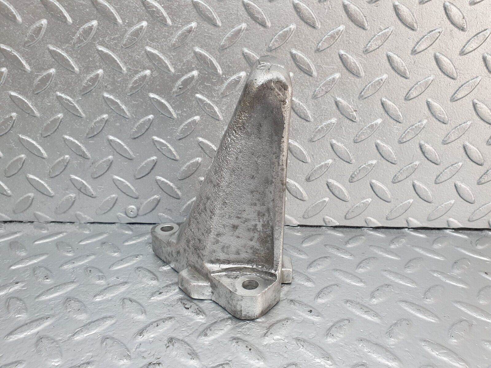 44013 Mercedes-Benz C123 230CE Coupe Engine Mount Bracket Right 1022230304