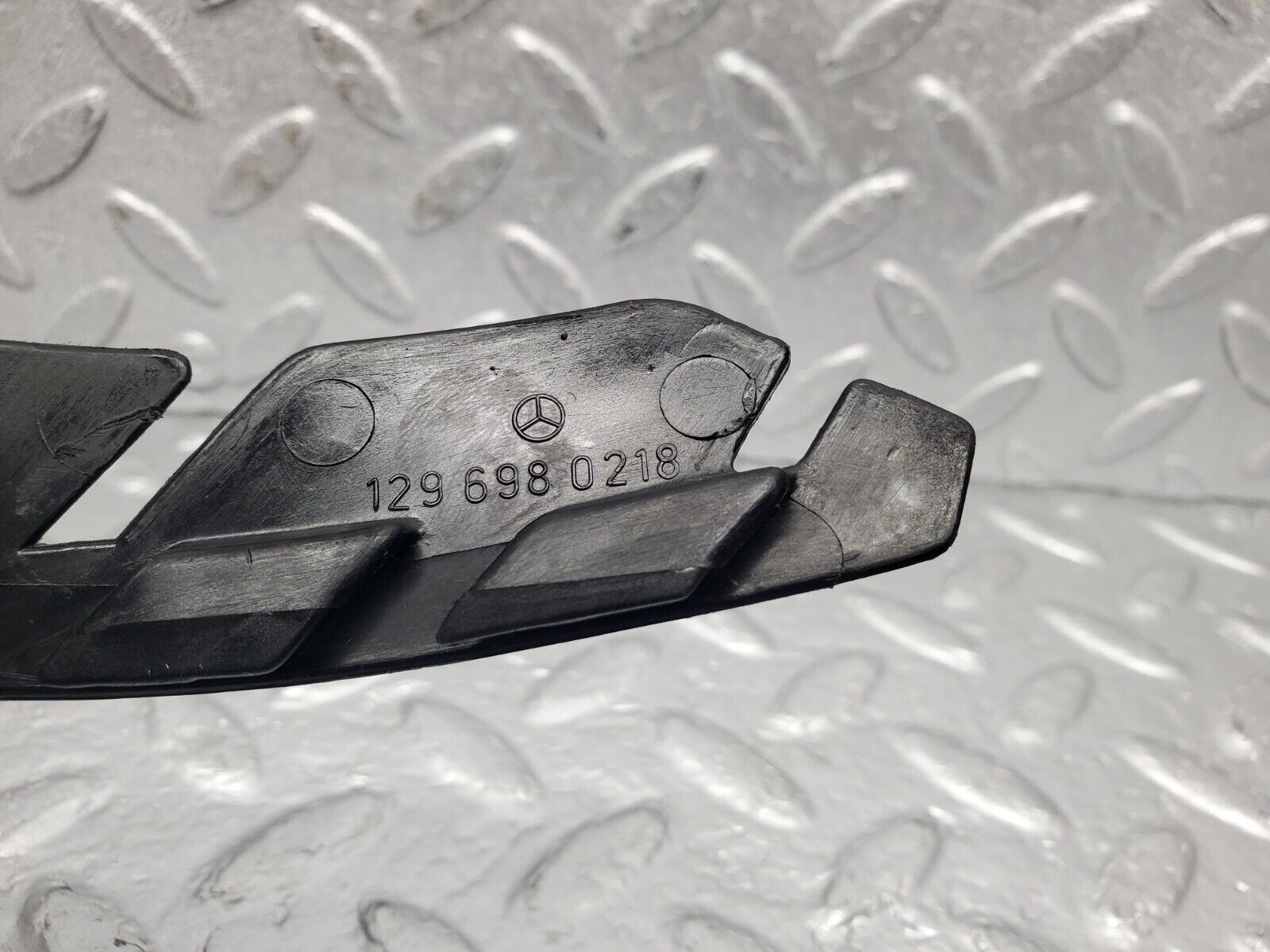 46757 Mercedes-Benz R129 320SL Coupe A Pillar Exterior Trim Right 1296980218 1296980198