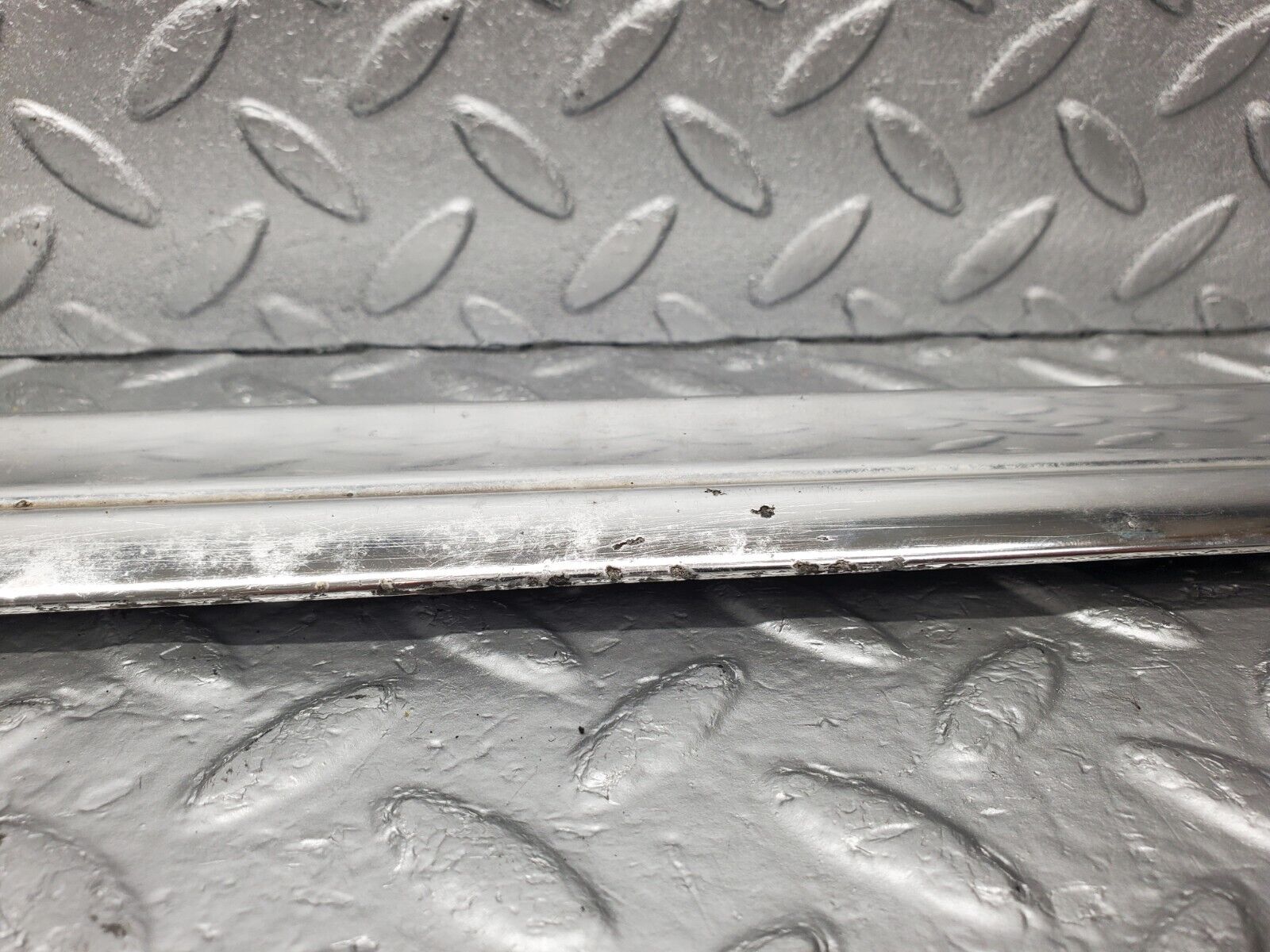 46431 Mercedes-Benz C123 280CE Coupe Left Door Chrome Moulding Trim