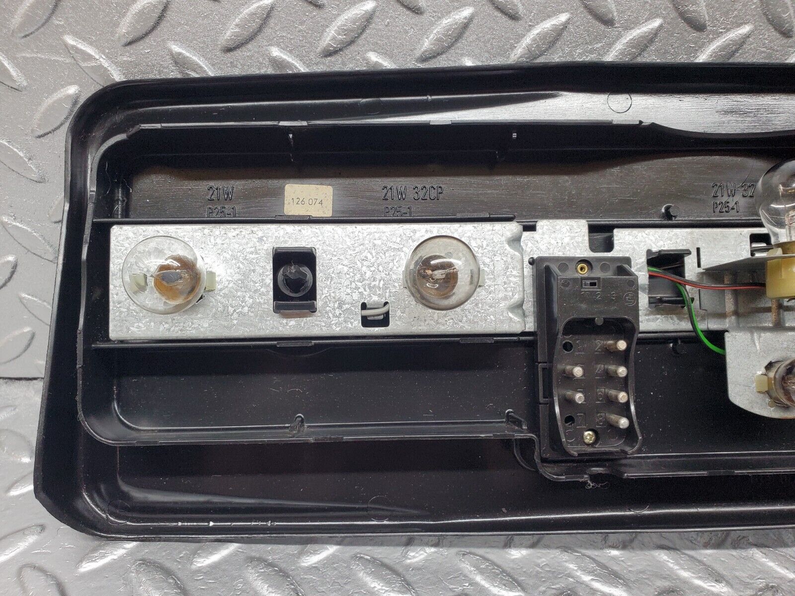 45829 Mercedes-Benz W126 420SE Tail Light & Bulb Holder Right Side 22072