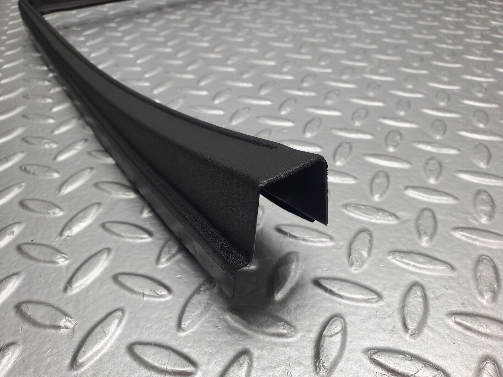 46252 Mercedes-Benz W124 280E Rear Right Door Window Frame Trim 1247350271