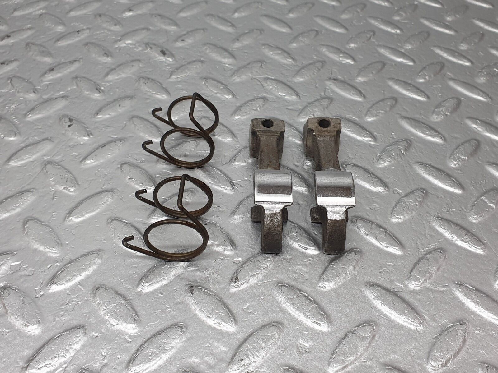 43361 Mercedes-Benz W108 280SE Valve Rocker Arm With Retaining Spring